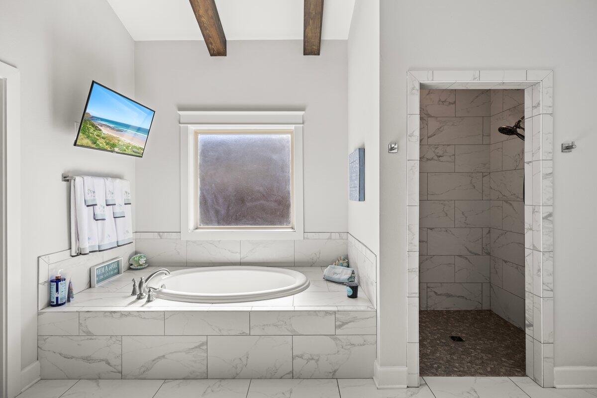 SOUNDSIDE SHORES - Residential