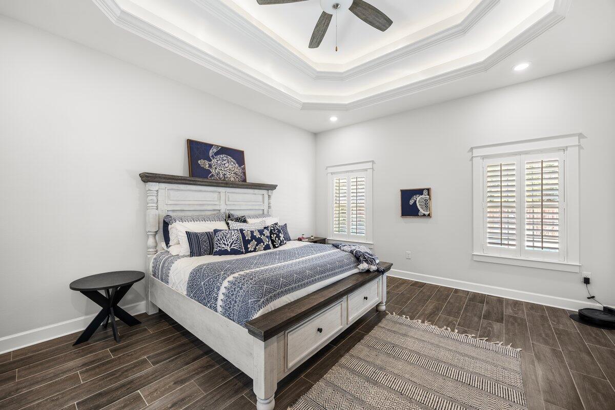 SOUNDSIDE SHORES - Residential