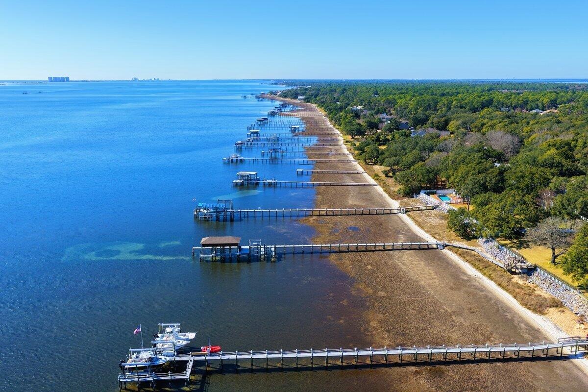 SOUNDSIDE SHORES - Residential