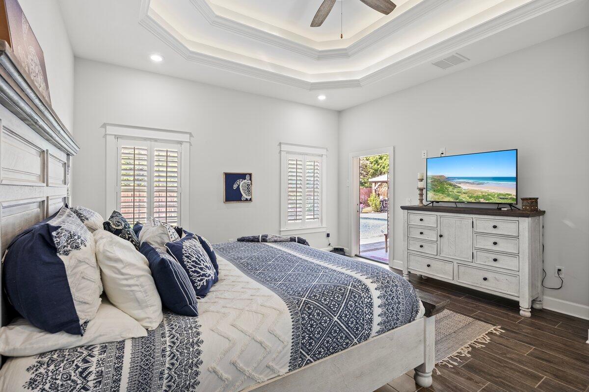 SOUNDSIDE SHORES - Residential