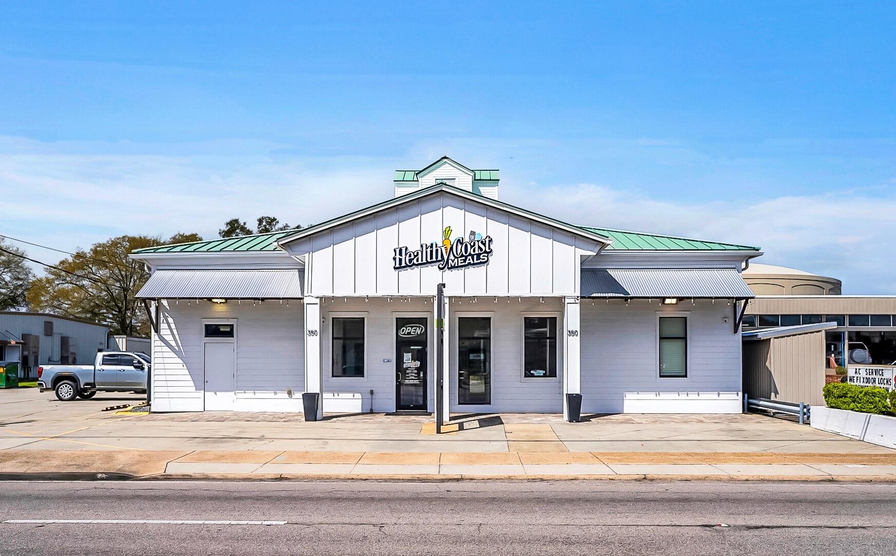 REDUCED! Available for purchase- 4300 sf turnkey catering facility located in Fort Walton Beach FL. This property was totally renovated in 2021 and could easily be converted to a restaurant space. The building features:
concrete block construction, standing seam metal roof, 3 phase power and 32 tons of HVAC. All attached equipment is included in the sale of the property. The average daily traffic count for 350 Eglin Parkway is 42,000 vehicles per day and this property provides 26 parking spaces with an additional 18
overflow parking spaces.