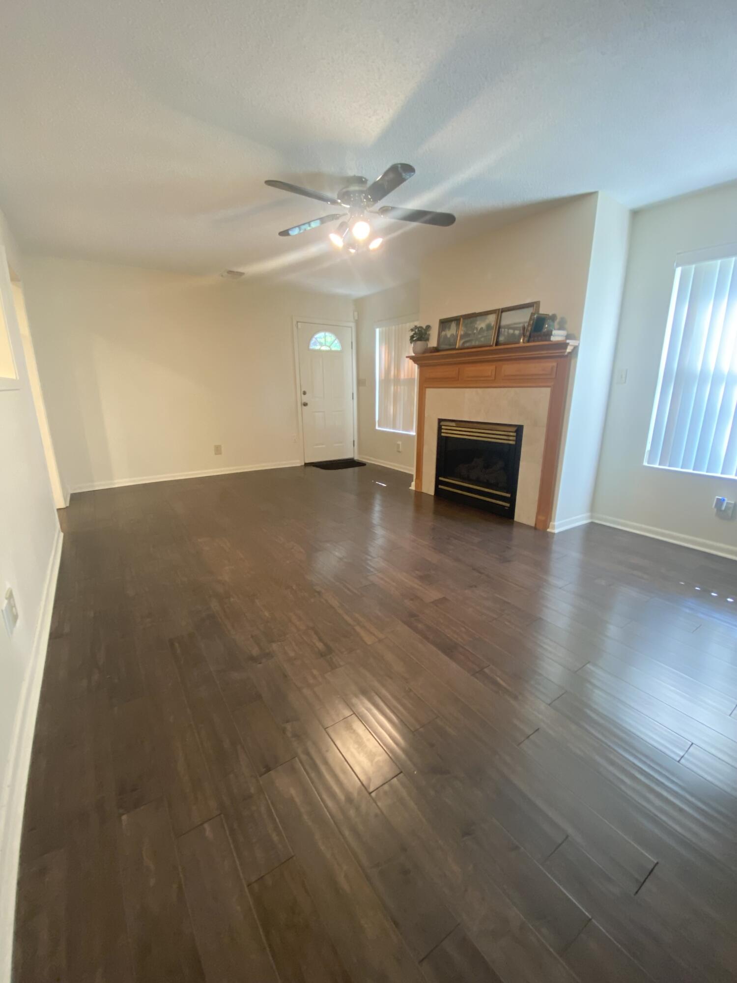PORT DIXIE S1/2 OF LOTS 26 TO 28 BLK 32 - Residential