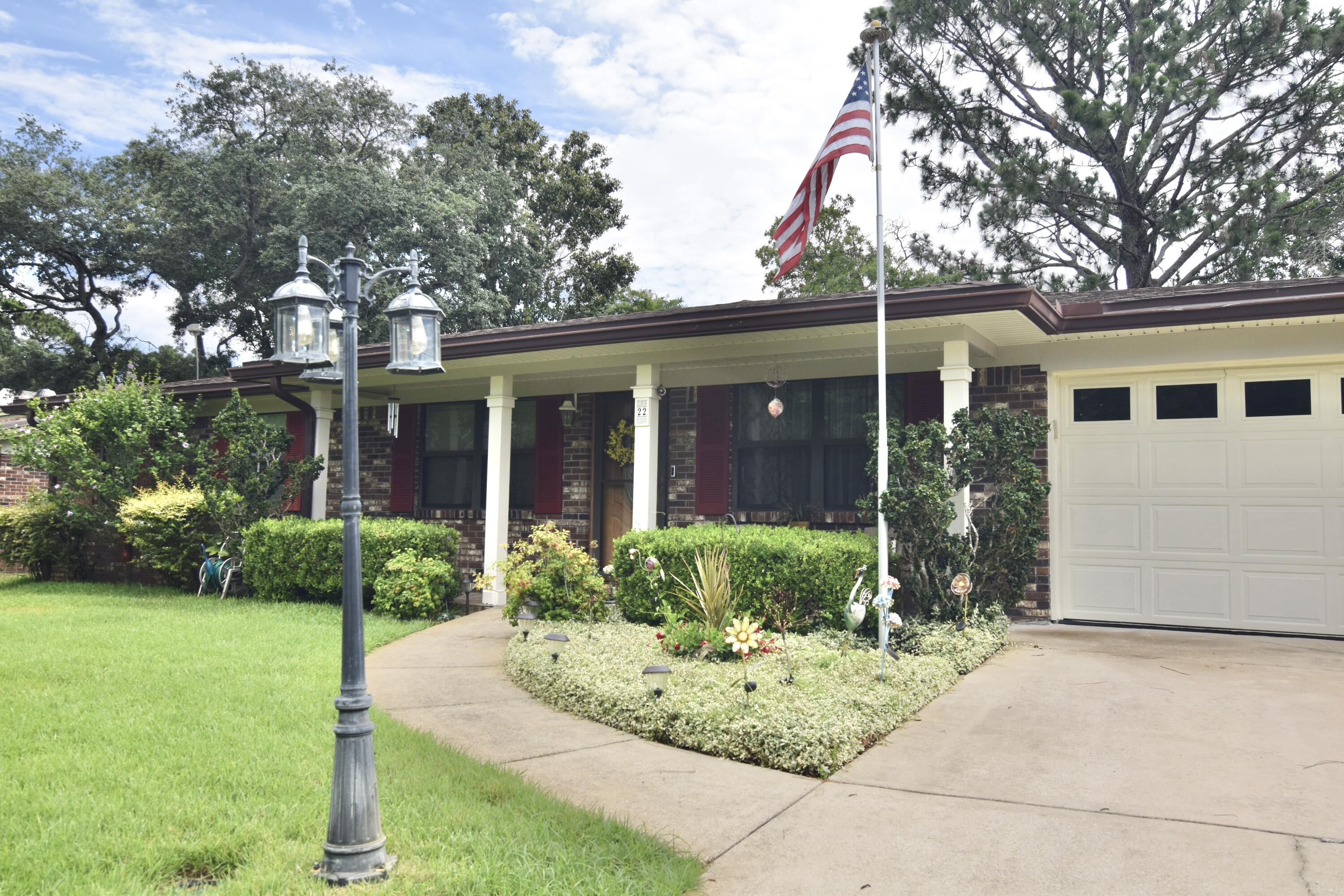 PORT DIXIE S1/2 OF LOTS 26 TO 28 BLK 32 - Residential