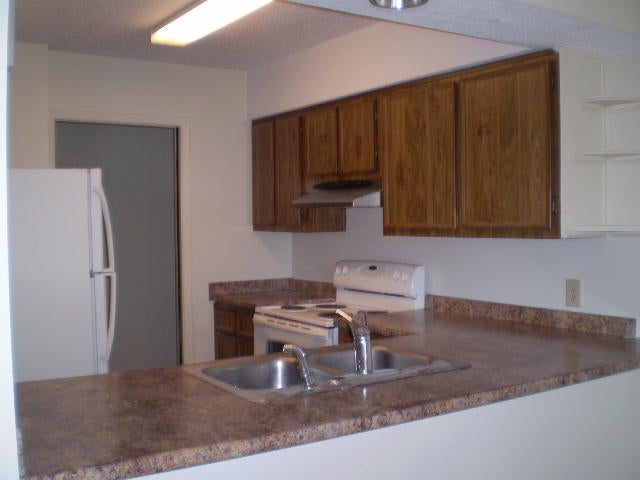 VIKING MANOR PH 1 - Residential Lease