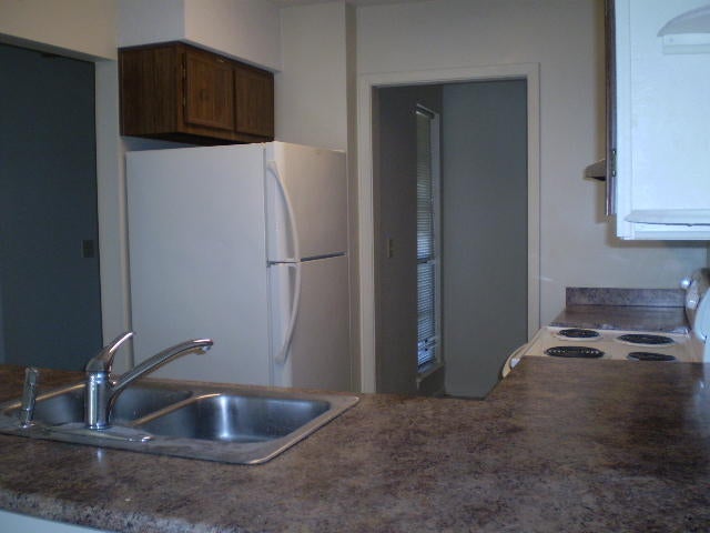 VIKING MANOR PH 1 - Residential Lease