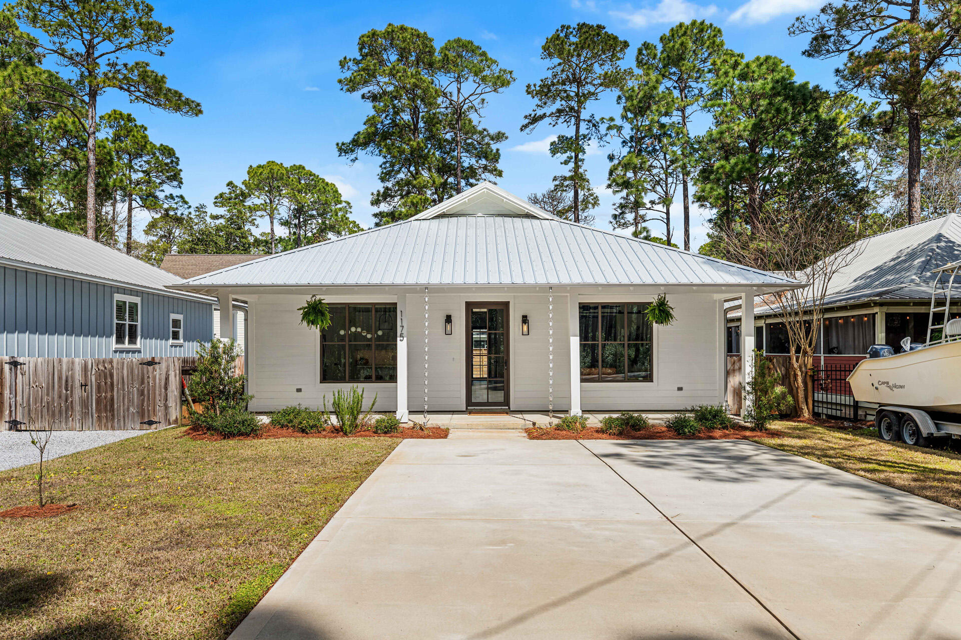 MAGNOLIA BEACH - Residential