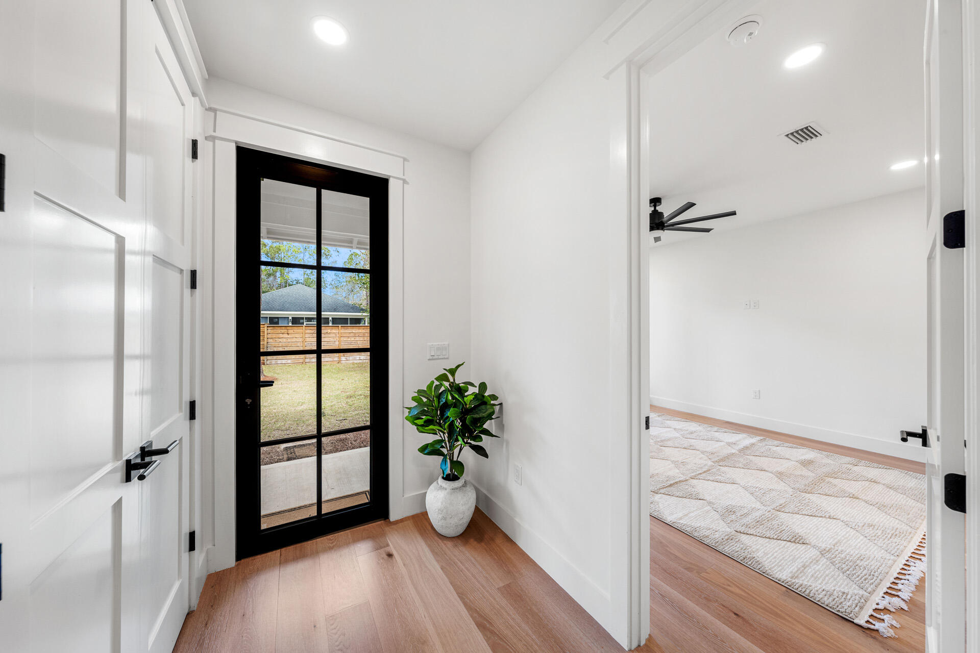 MAGNOLIA BEACH - Residential