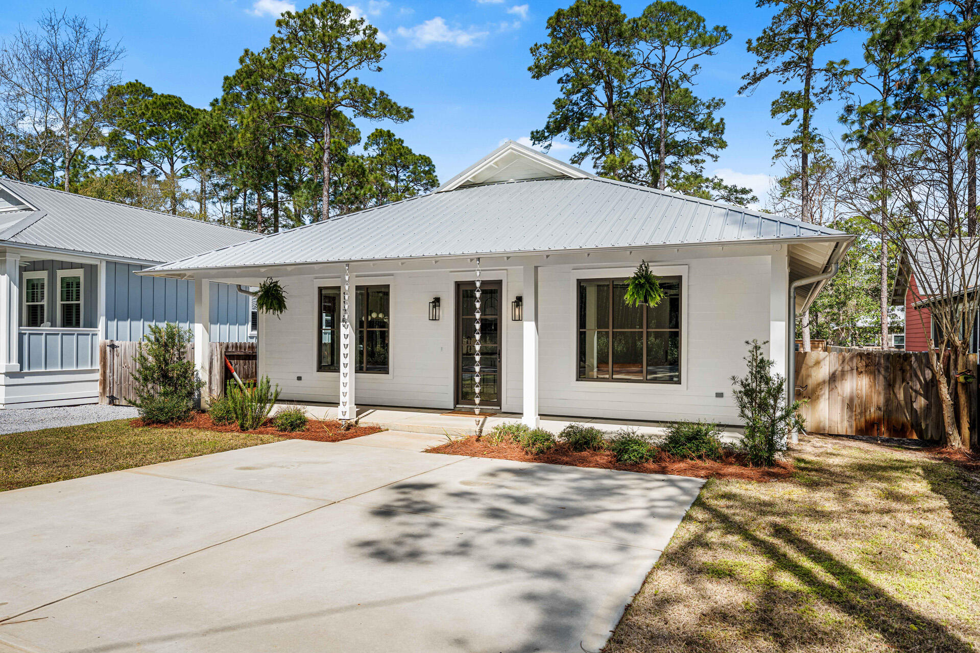 MAGNOLIA BEACH - Residential