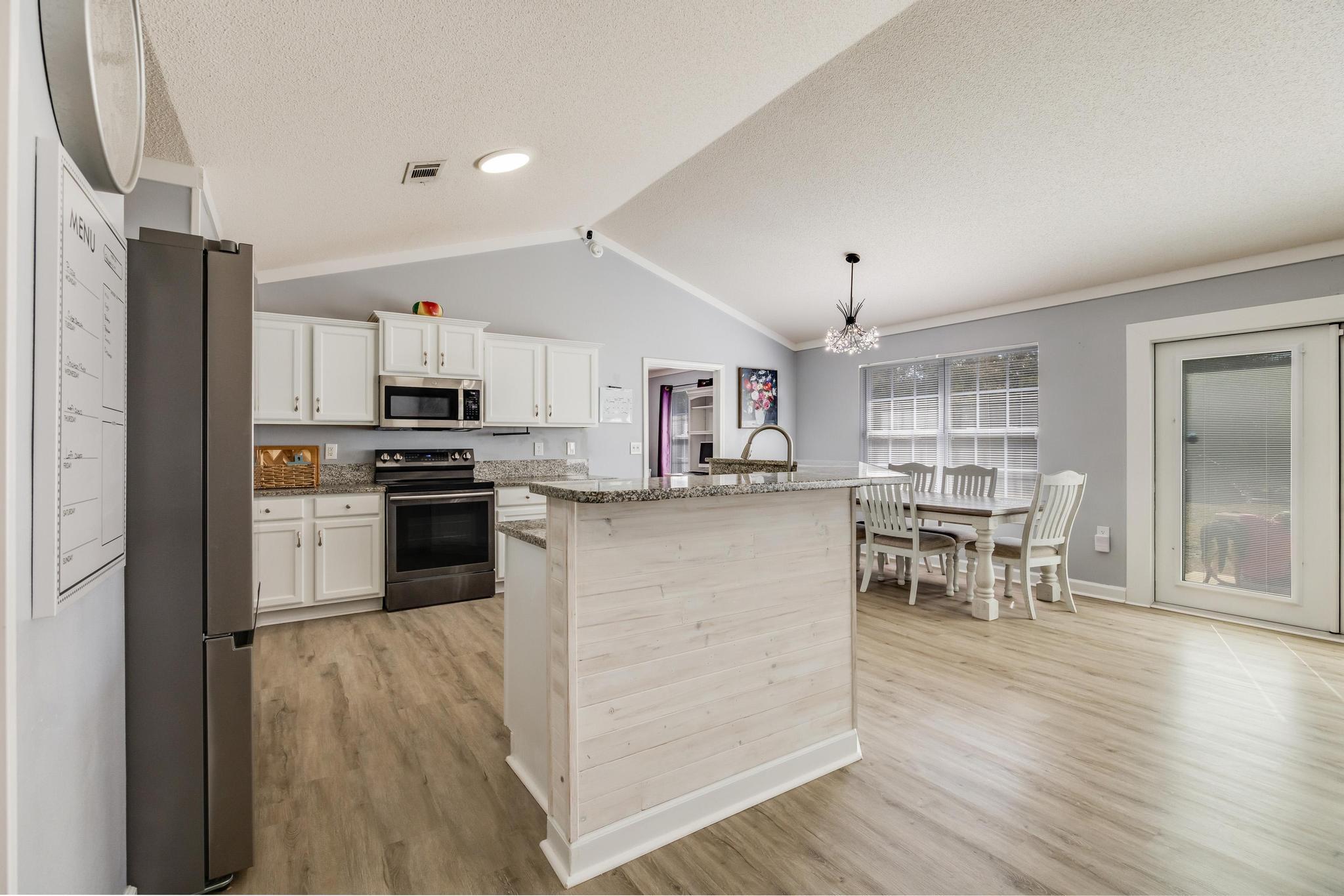 TRIPLE LAKES ESTATES - Residential