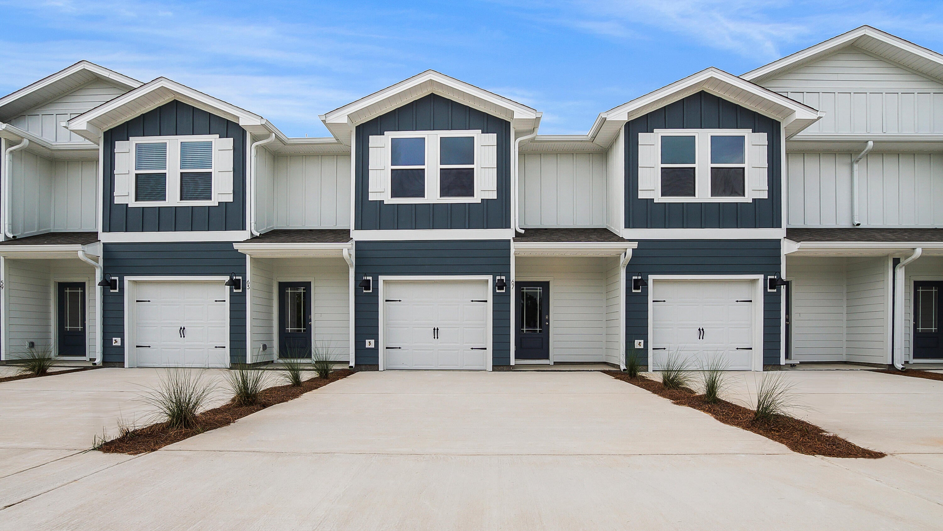 The Palm Floor Plan features 3 bedrooms, 2.5 bathrooms, and a 1-car garage.  All bedrooms are located on the second floor, leaving plenty of space on the main level for entertaining and relaxing. Beautiful interior features in this unit include bright white cabinetry in Ivory, a center island with stainless-steel sink, and stainless kitchen appliances which include a stove, microwave, and dishwasher.