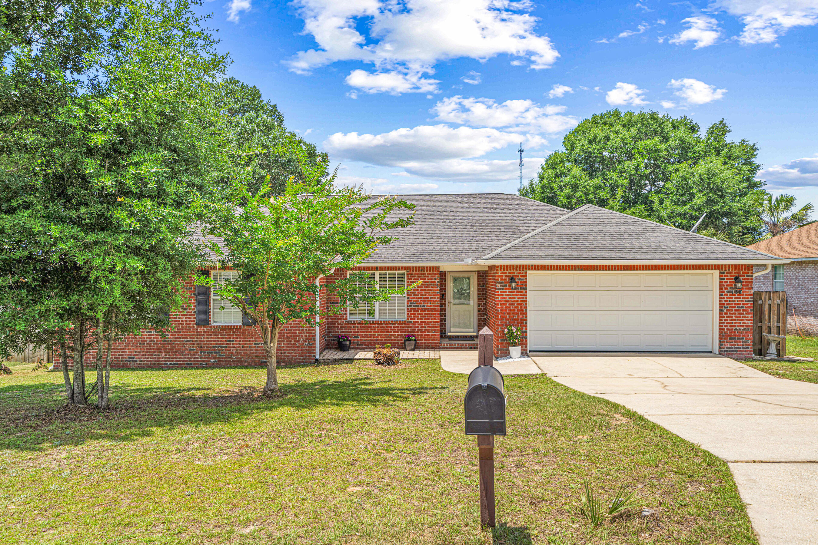 **SELLER TO PAY UP TO 4% OF THE BUYERS CLOSING COST, TO USE ANY WAY, THAT IS $11,400!!** Stunning all-brick home, move-in ready with modern charm! This spacious residence boasts an open floor plan with vaulted ceilings, creating a bright and airy atmosphere. The gourmet kitchen features a large breakfast bar, ample counter space, a brand-new kitchen sink with updated plumbing, and new appliances from 2021, including a fridge, dishwasher, and stove. The master suite is a true retreat, complete with a tray ceiling, expansive walk-in closet, and a luxurious private bathroom. Enjoy a split floor plan for added privacy, complemented by a large fenced backyard ideal for relaxation or play. This awesome home is ready for you to make it your own!
