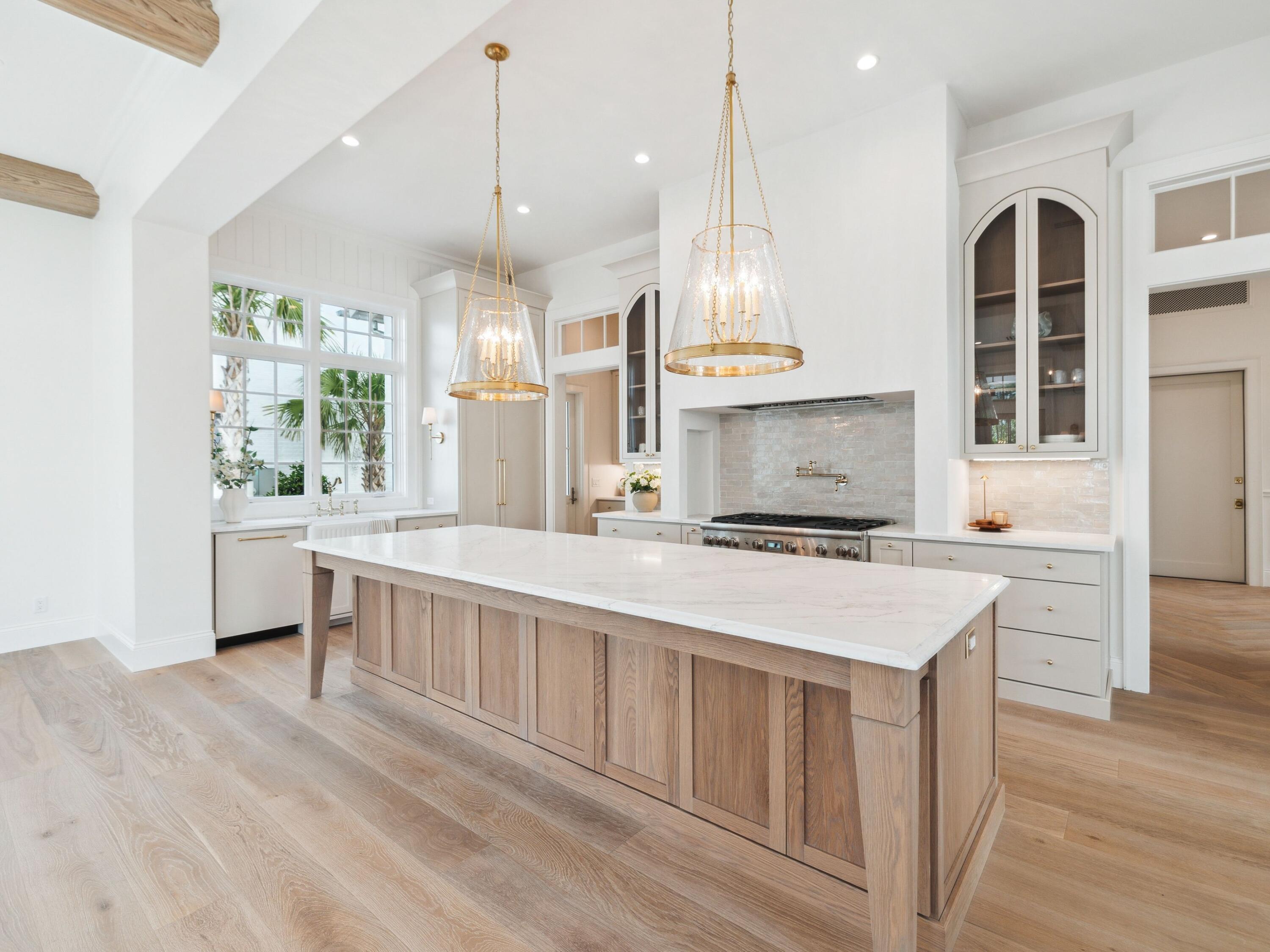 CHURCHILL OAKS - Residential