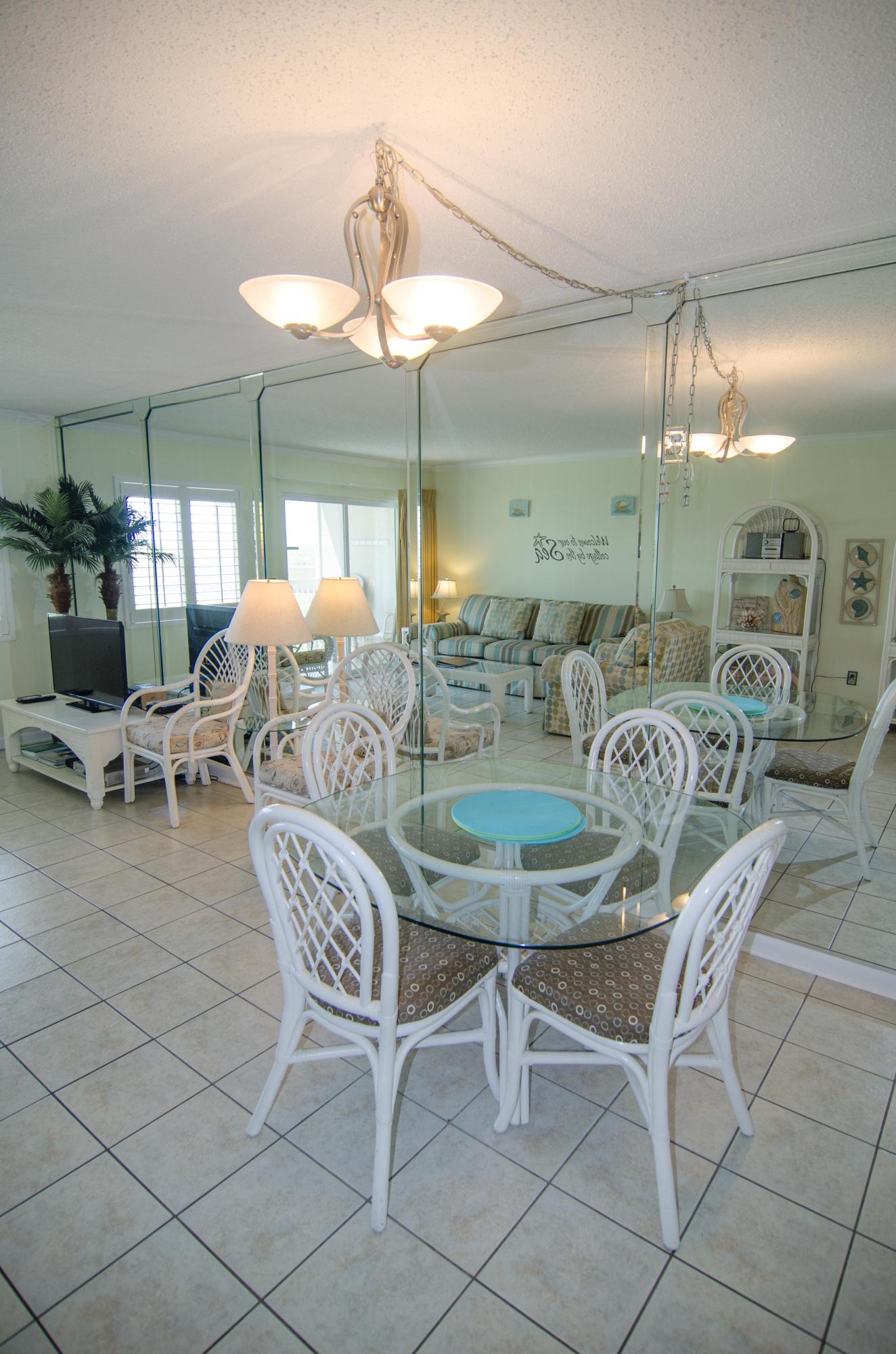 HOLIDAY SURF & RACQUET CLUB - Residential