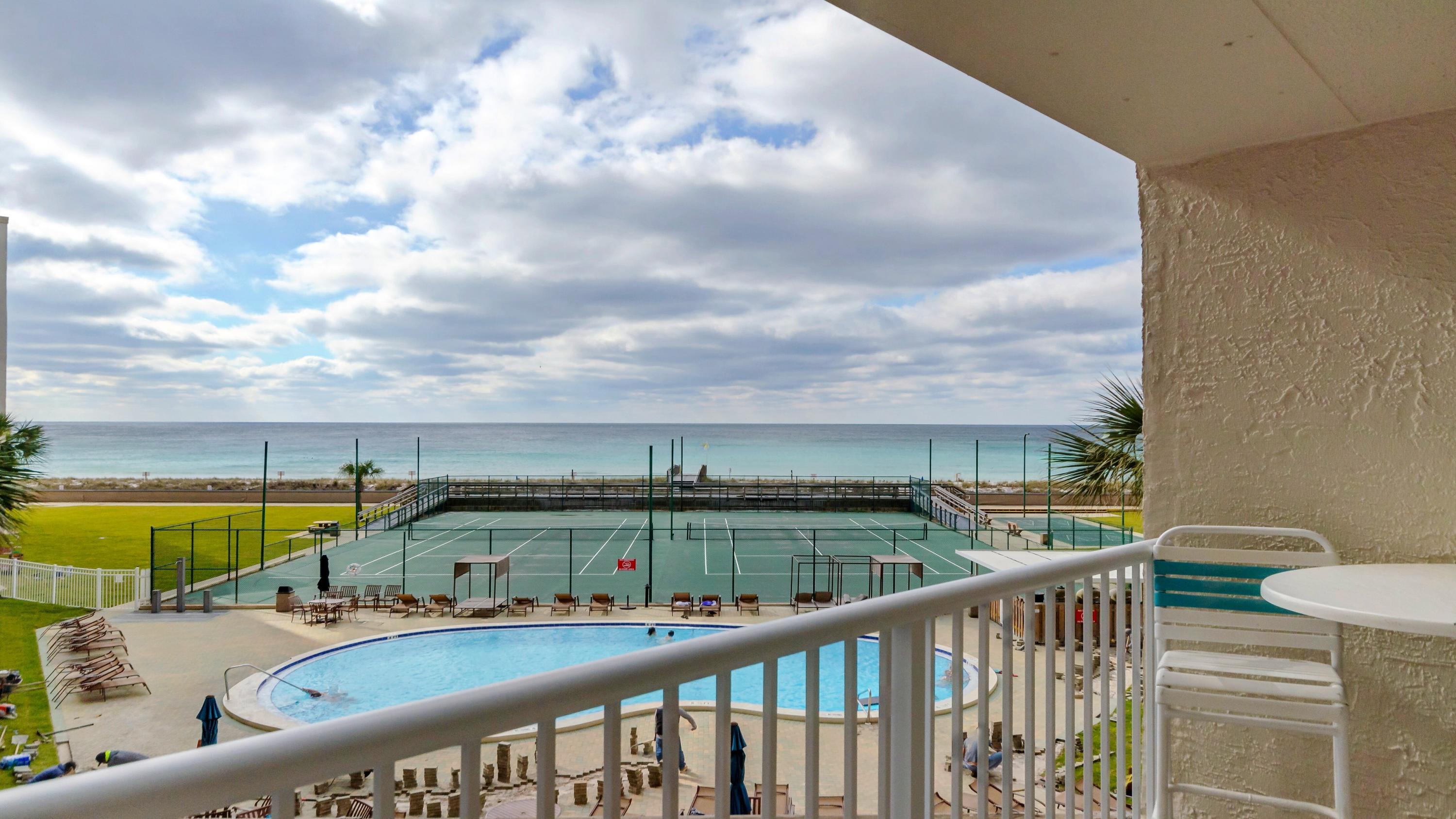 HOLIDAY SURF & RACQUET CLUB - Residential