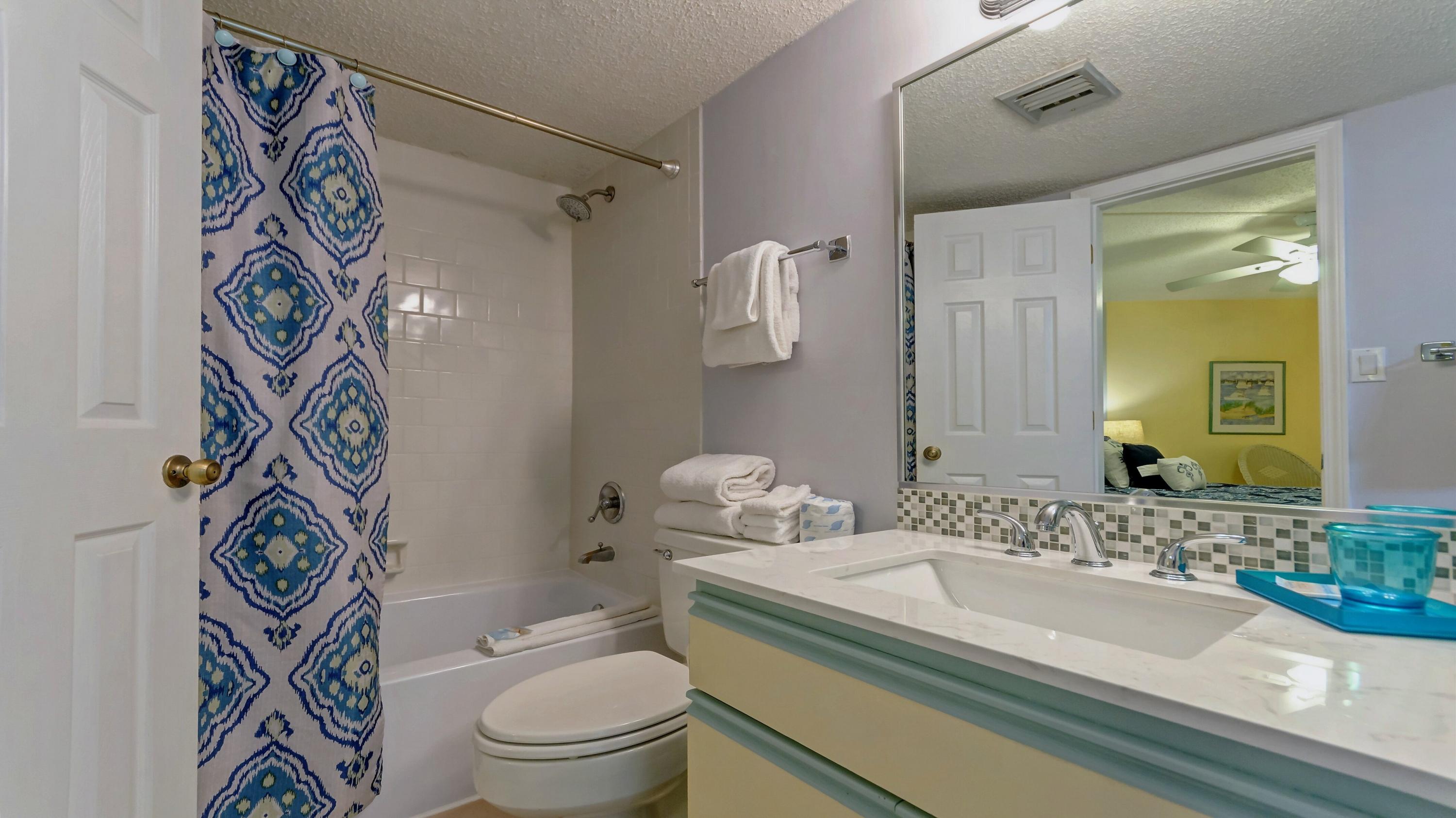 HOLIDAY SURF & RACQUET CLUB - Residential