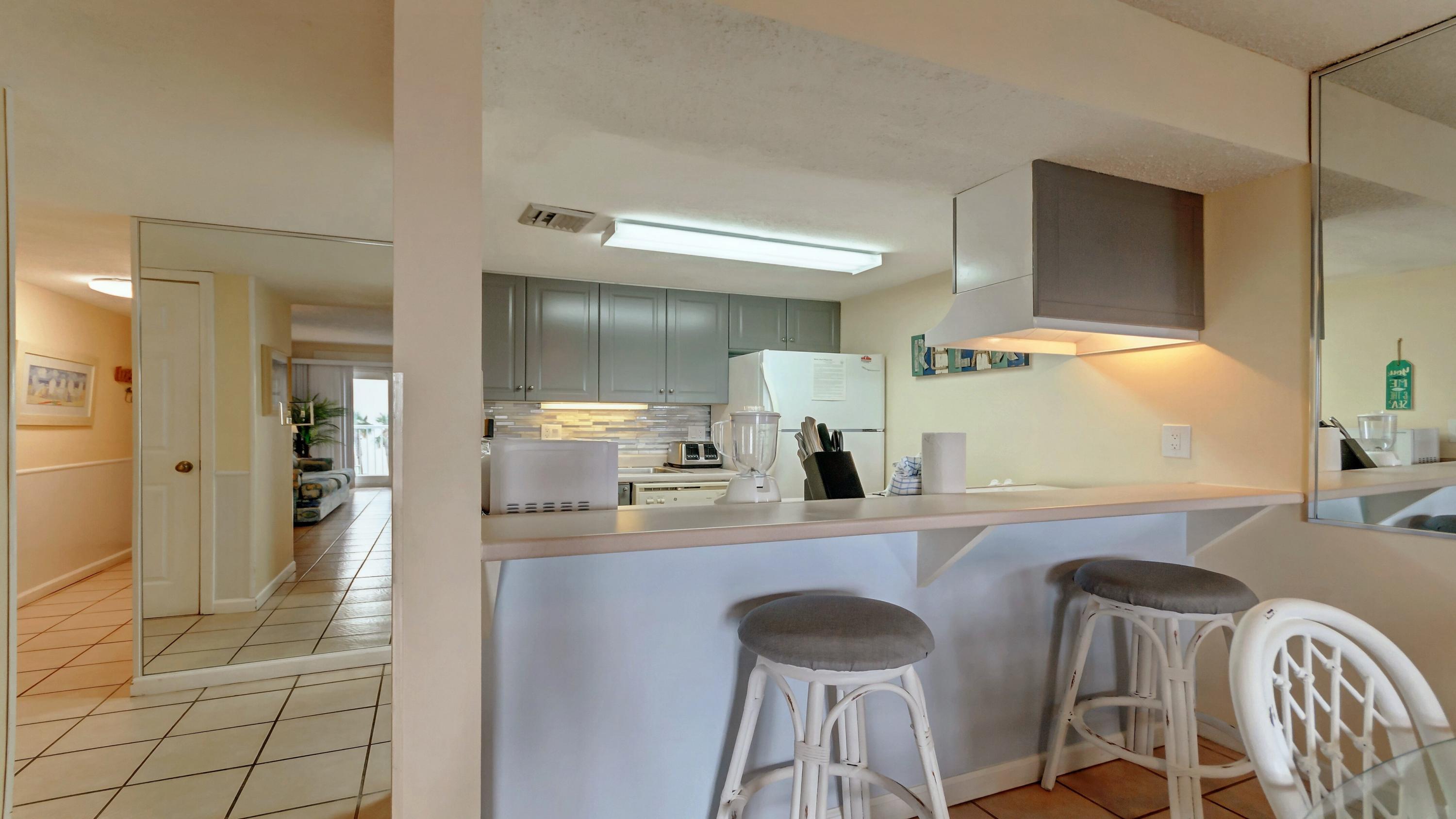 HOLIDAY SURF & RACQUET CLUB - Residential