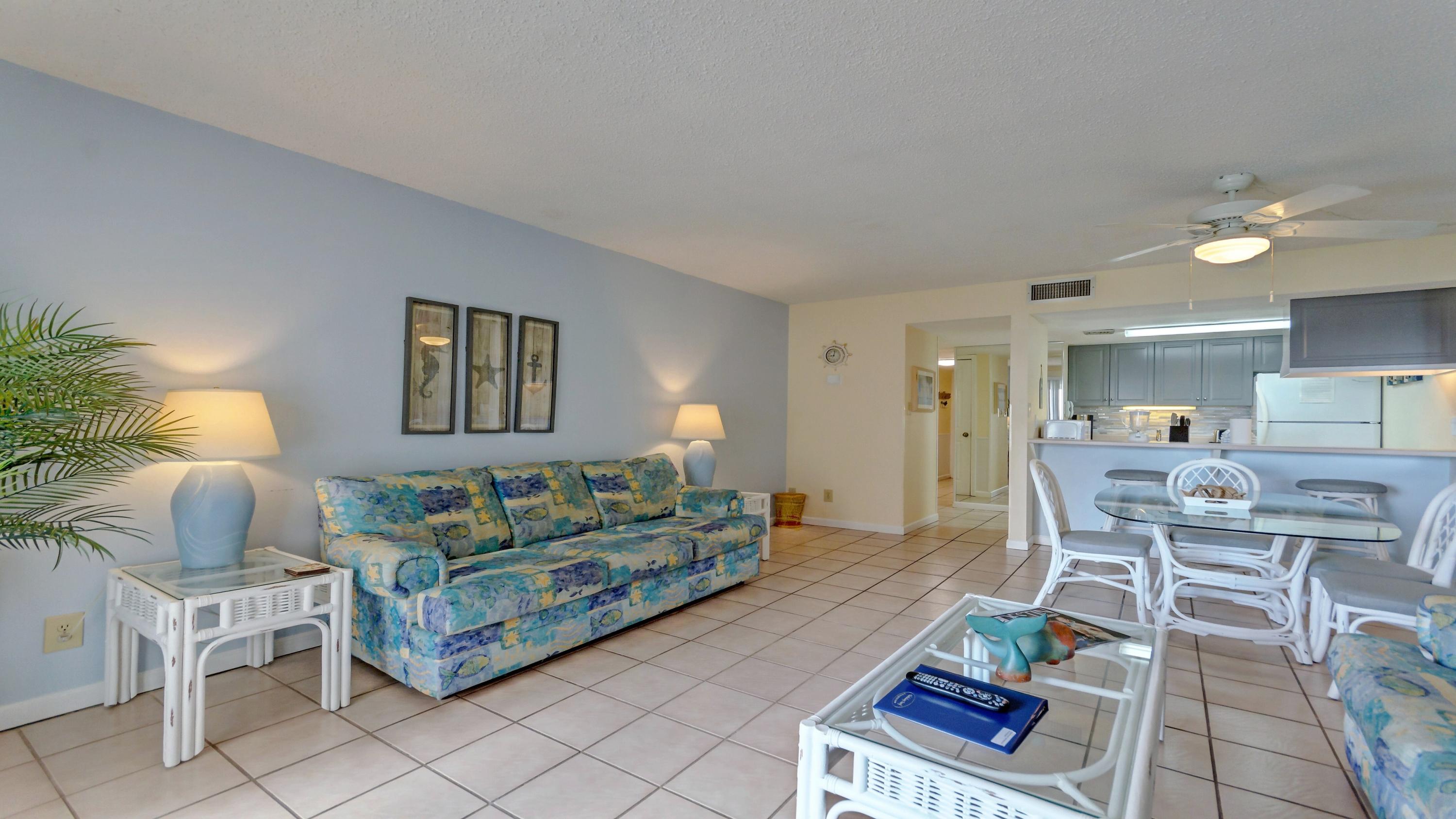 HOLIDAY SURF & RACQUET CLUB - Residential