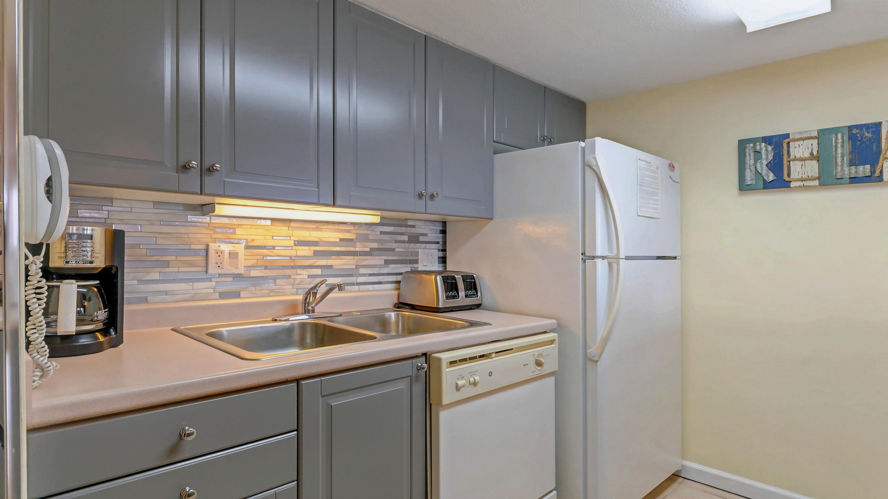 HOLIDAY SURF & RACQUET CLUB - Residential