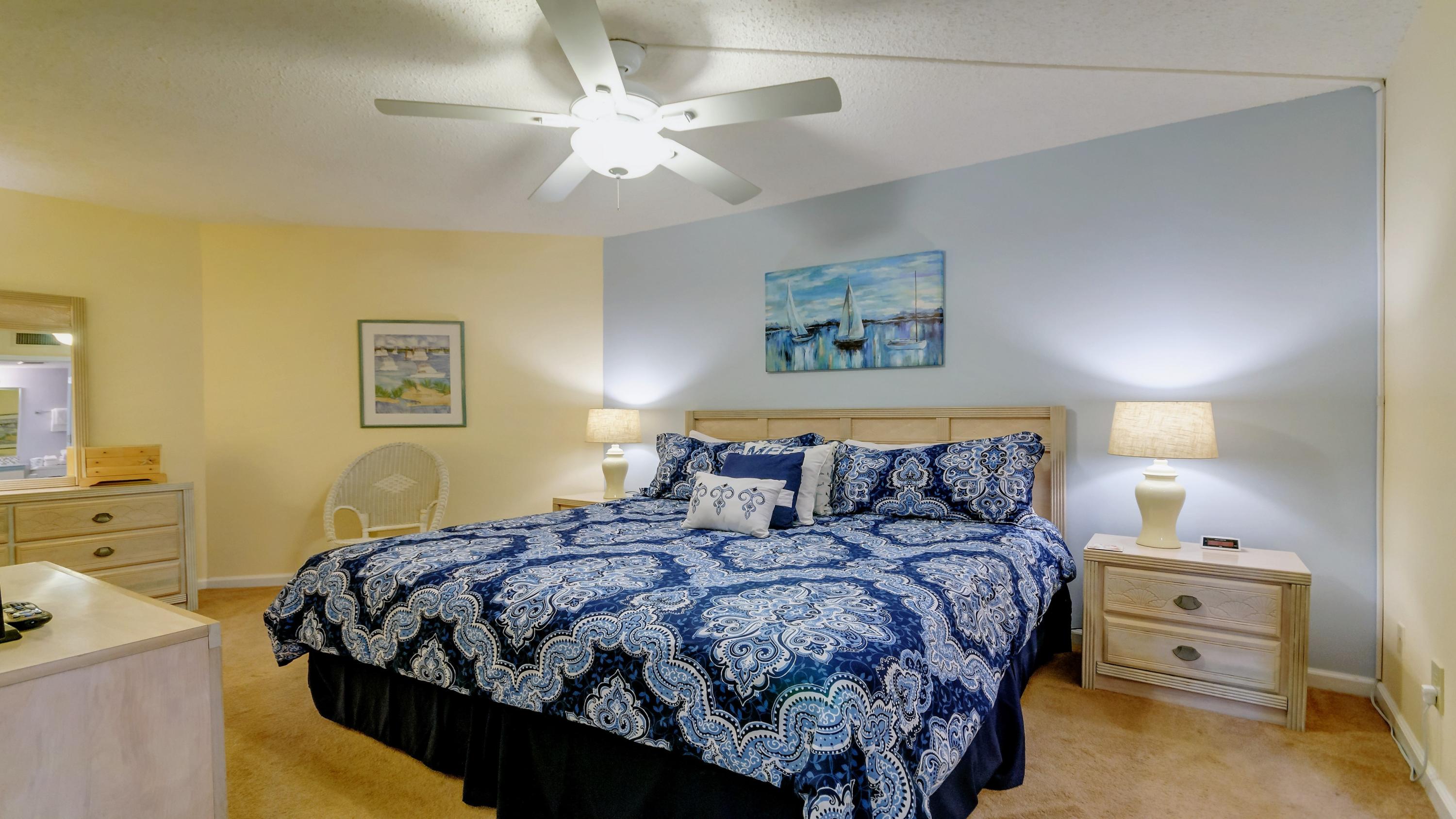 HOLIDAY SURF & RACQUET CLUB - Residential