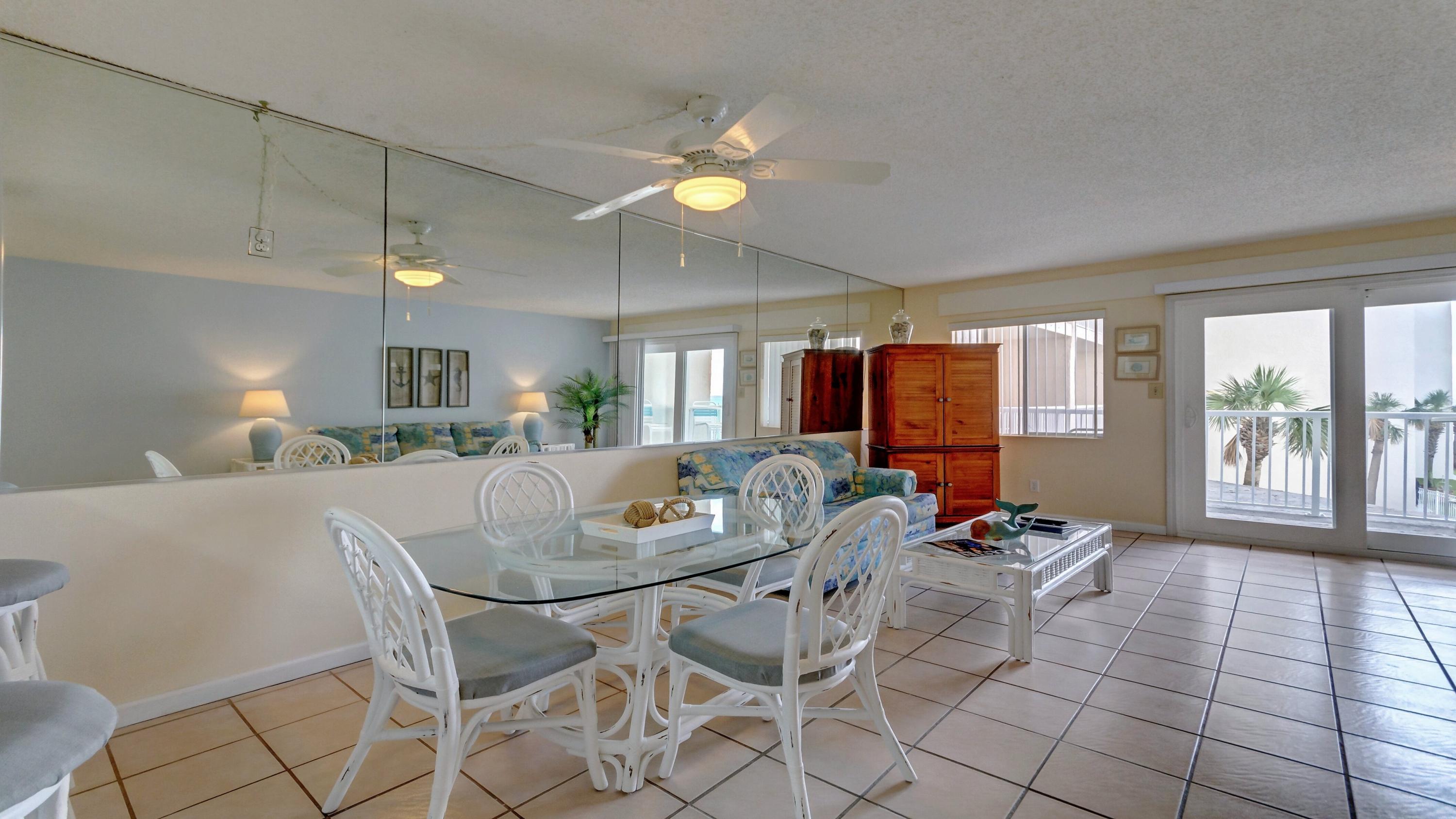 HOLIDAY SURF & RACQUET CLUB - Residential