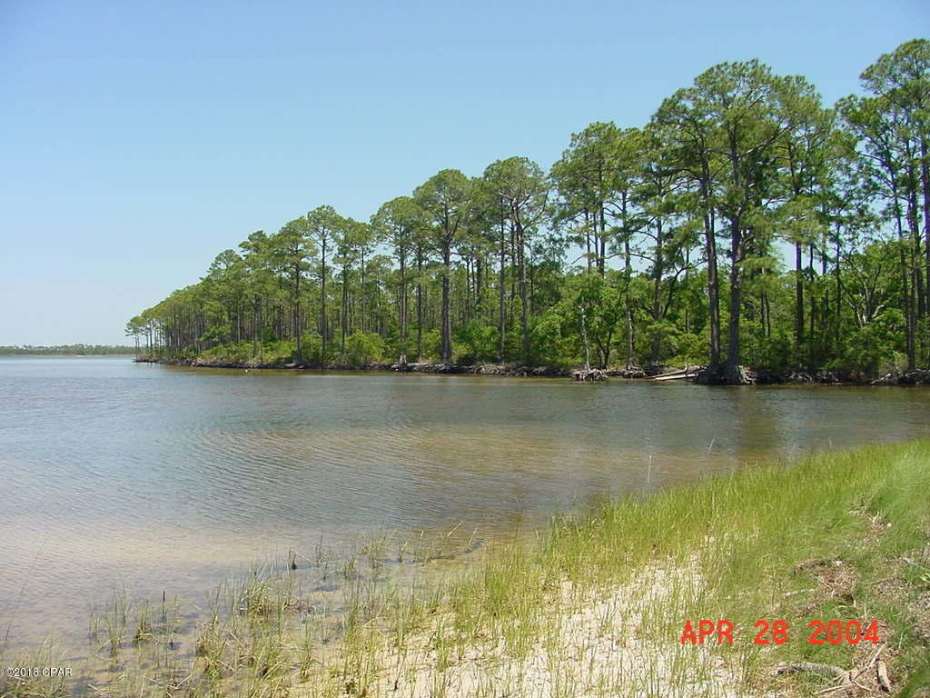 NO RECORDED SUBDIVISION - Land