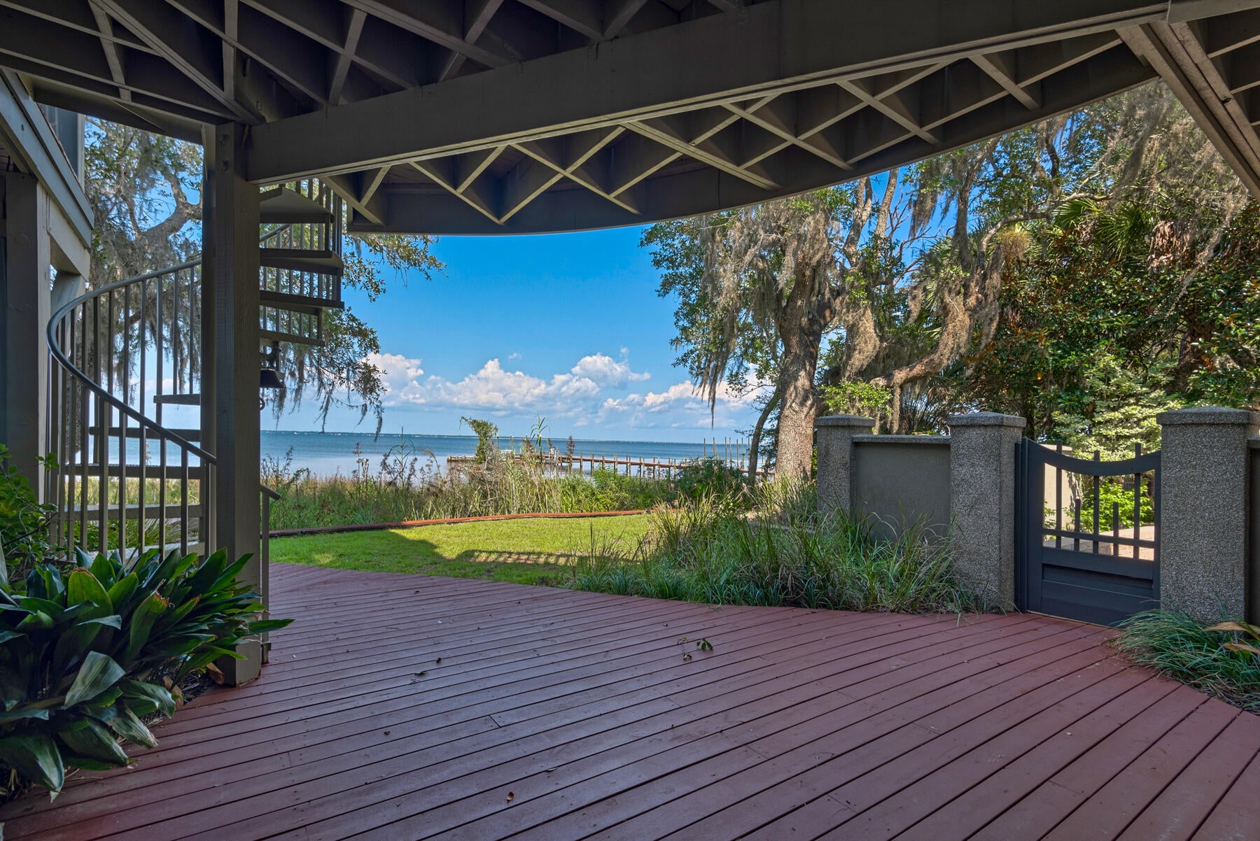 HATCHEE SHORES - Residential