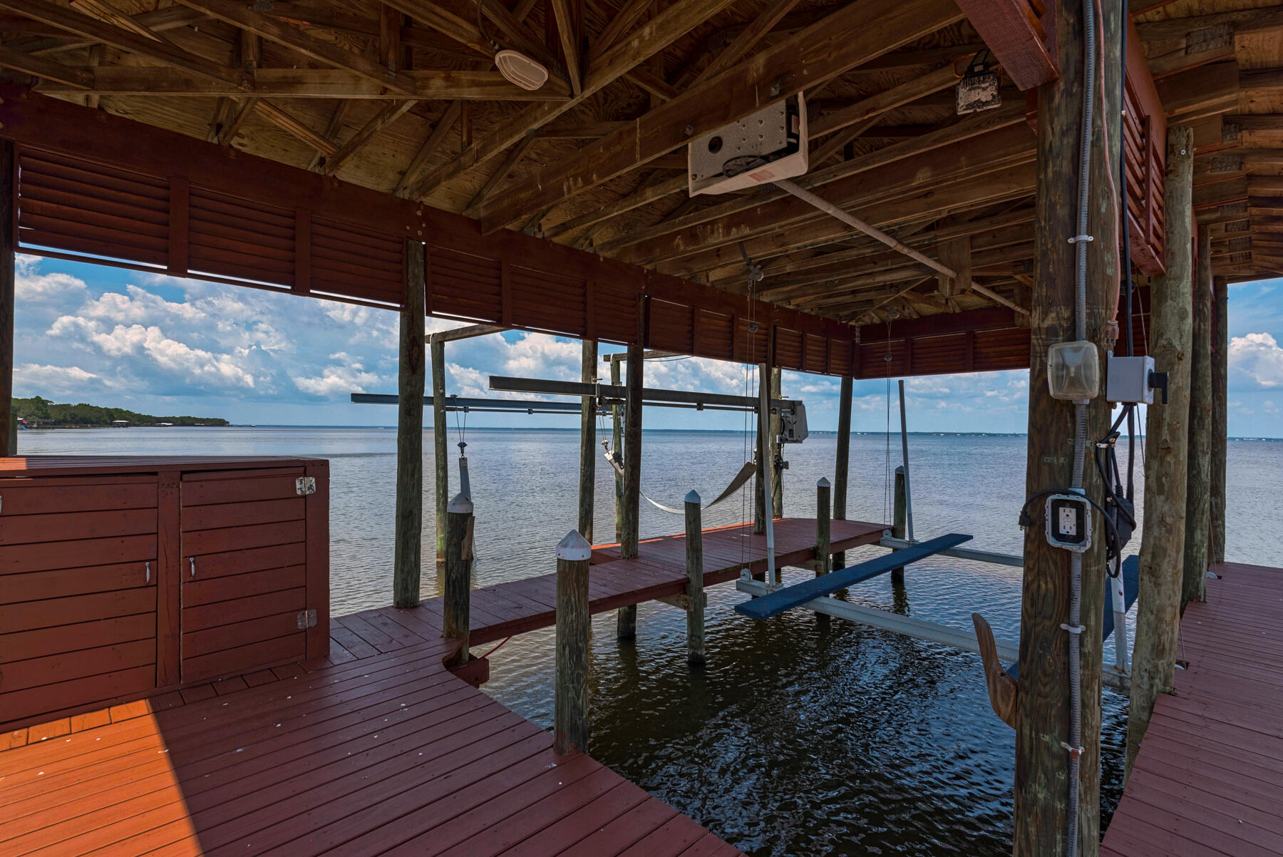 HATCHEE SHORES - Residential