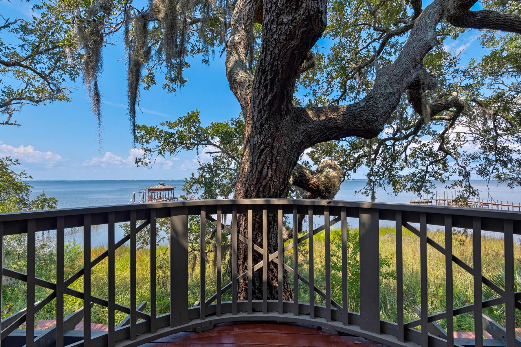 HATCHEE SHORES - Residential