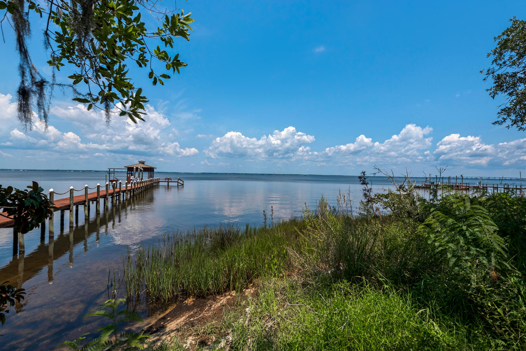 HATCHEE SHORES - Residential