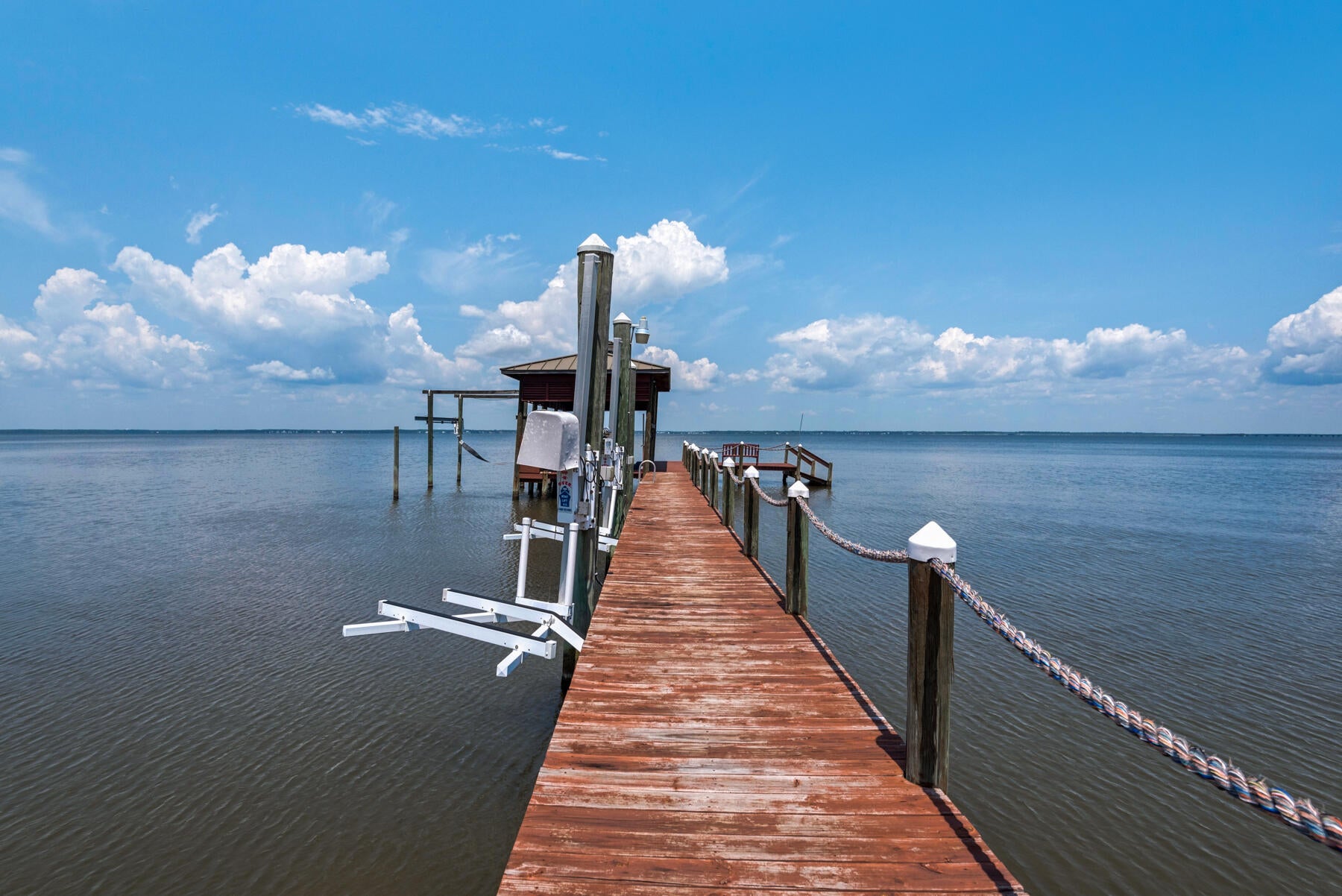 HATCHEE SHORES - Residential