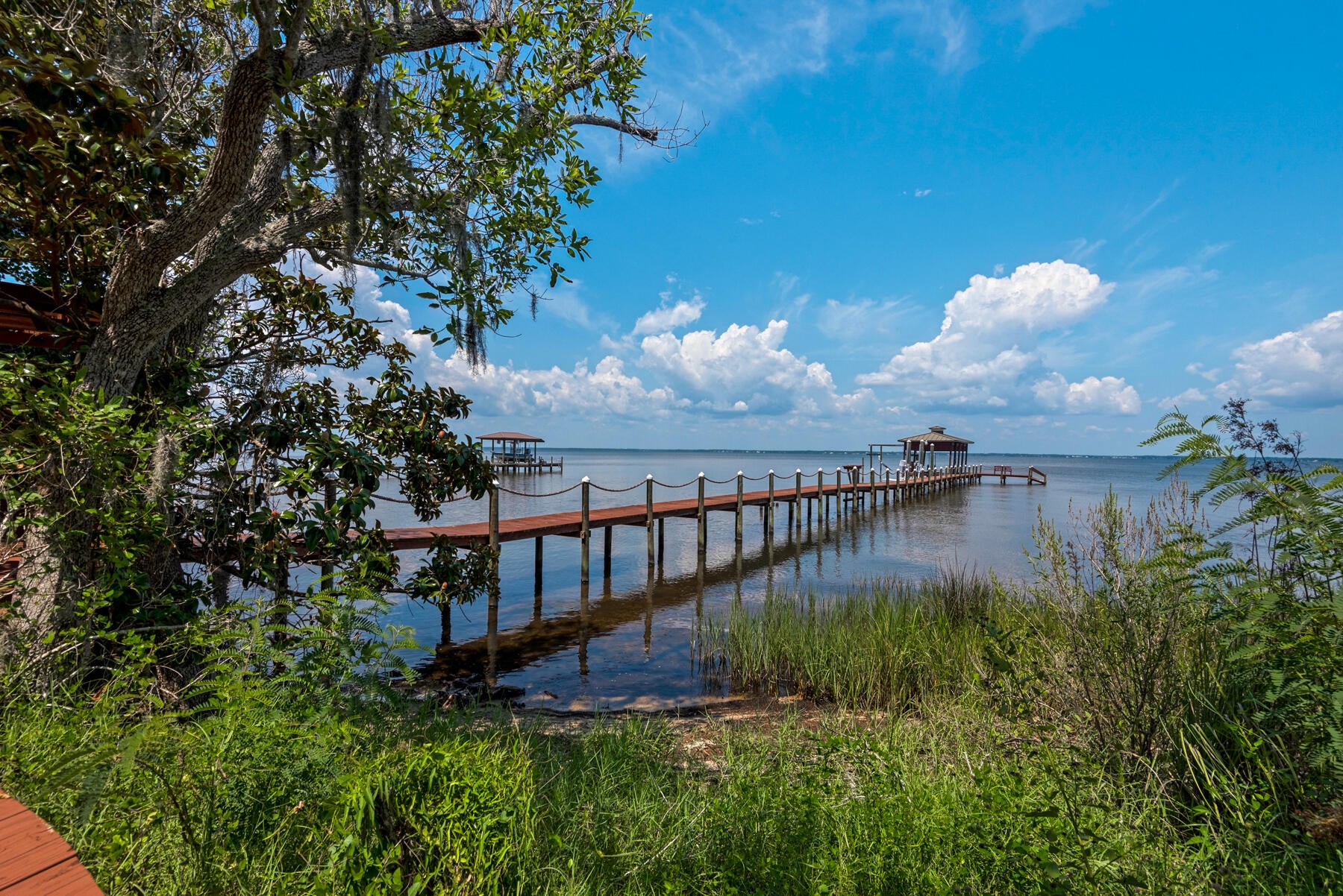 HATCHEE SHORES - Residential