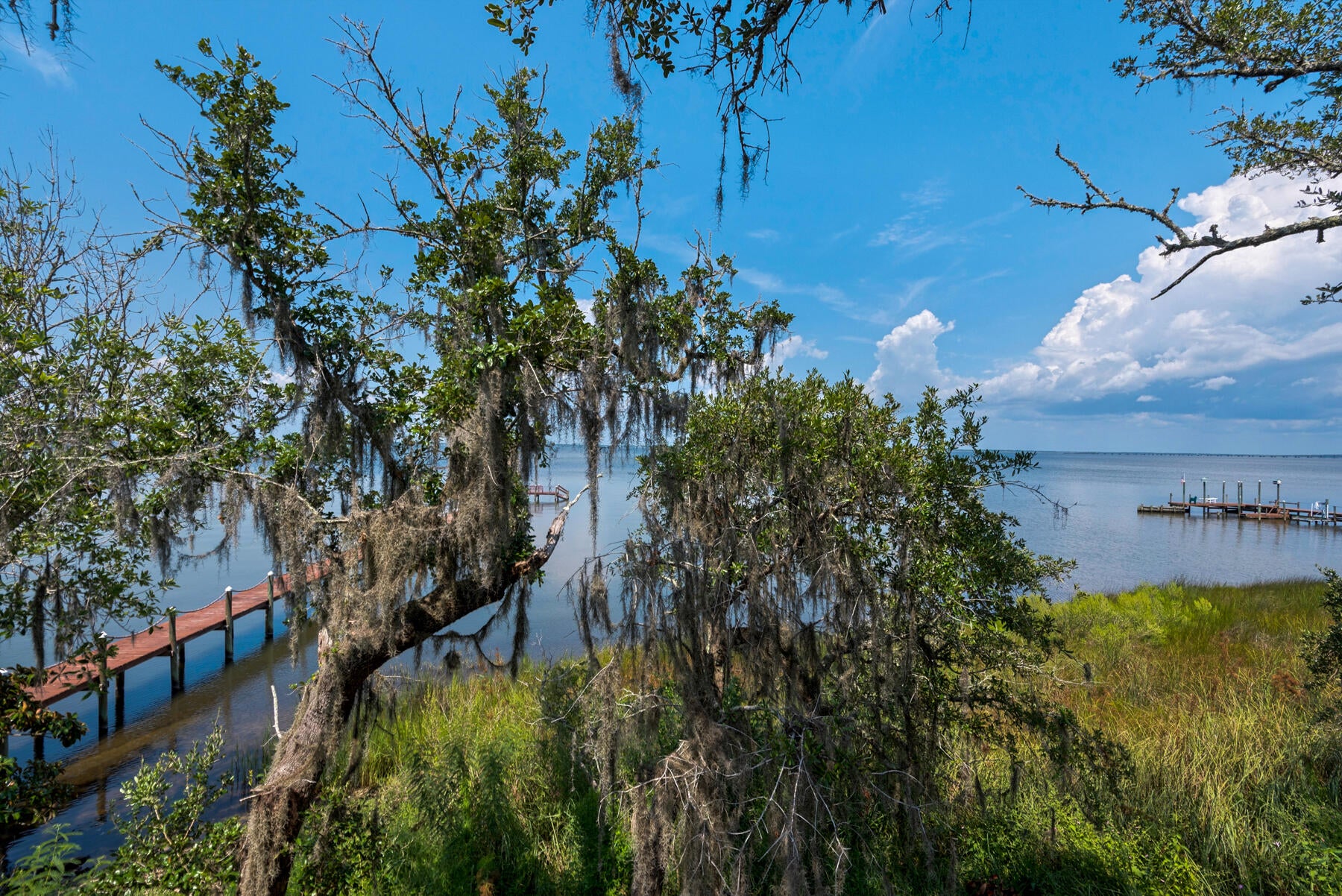 HATCHEE SHORES - Residential