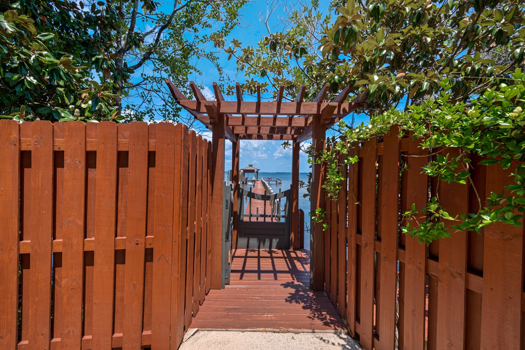 HATCHEE SHORES - Residential