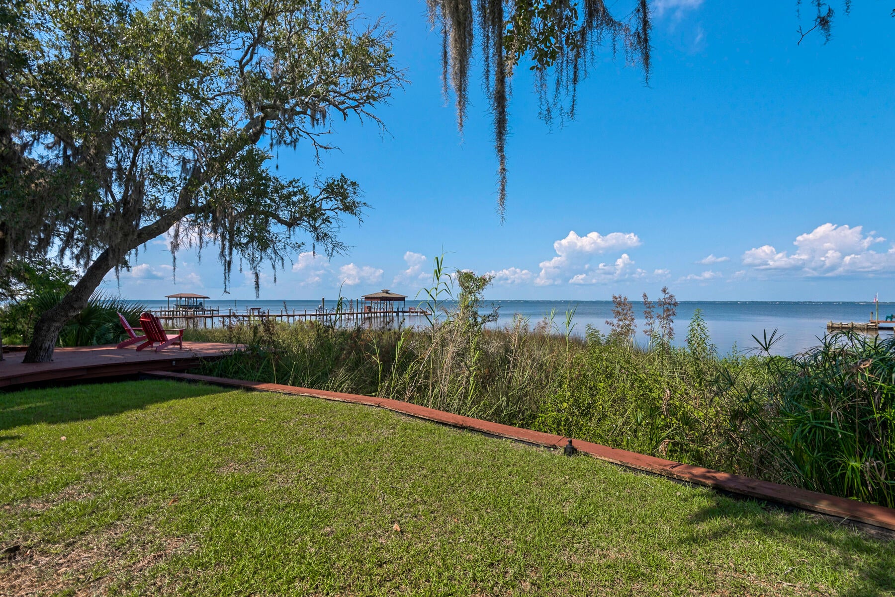 HATCHEE SHORES - Residential