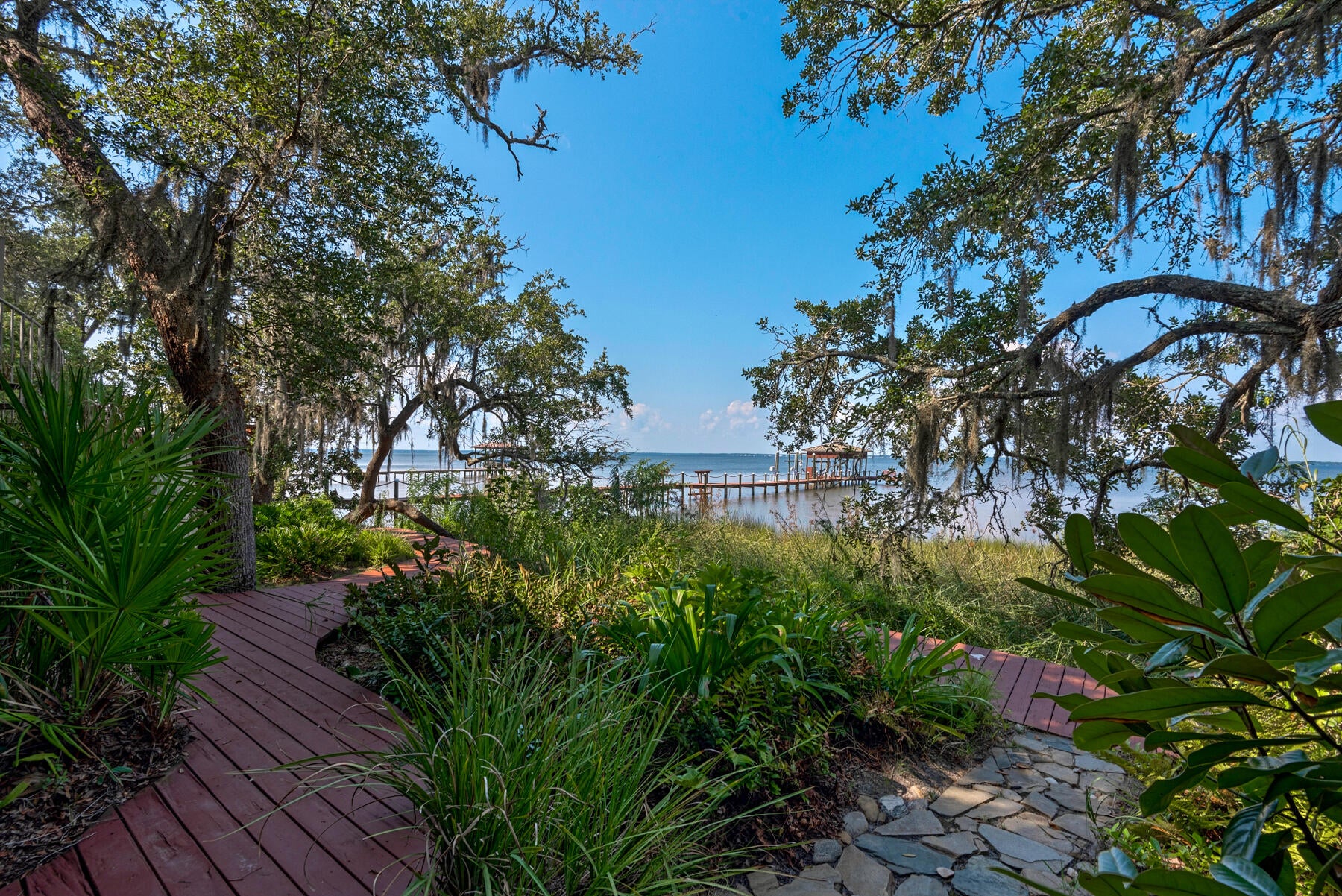 HATCHEE SHORES - Residential