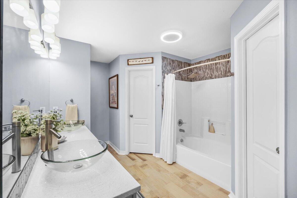 ROBLEDAL ESTATES - Residential