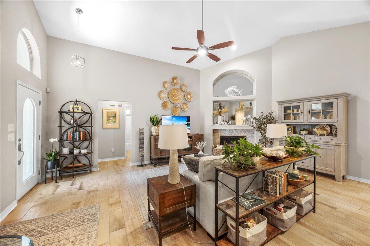 ROBLEDAL ESTATES - Residential