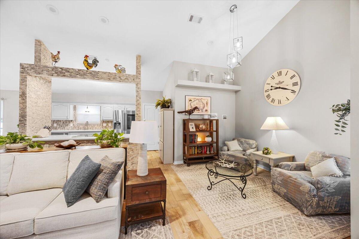ROBLEDAL ESTATES - Residential