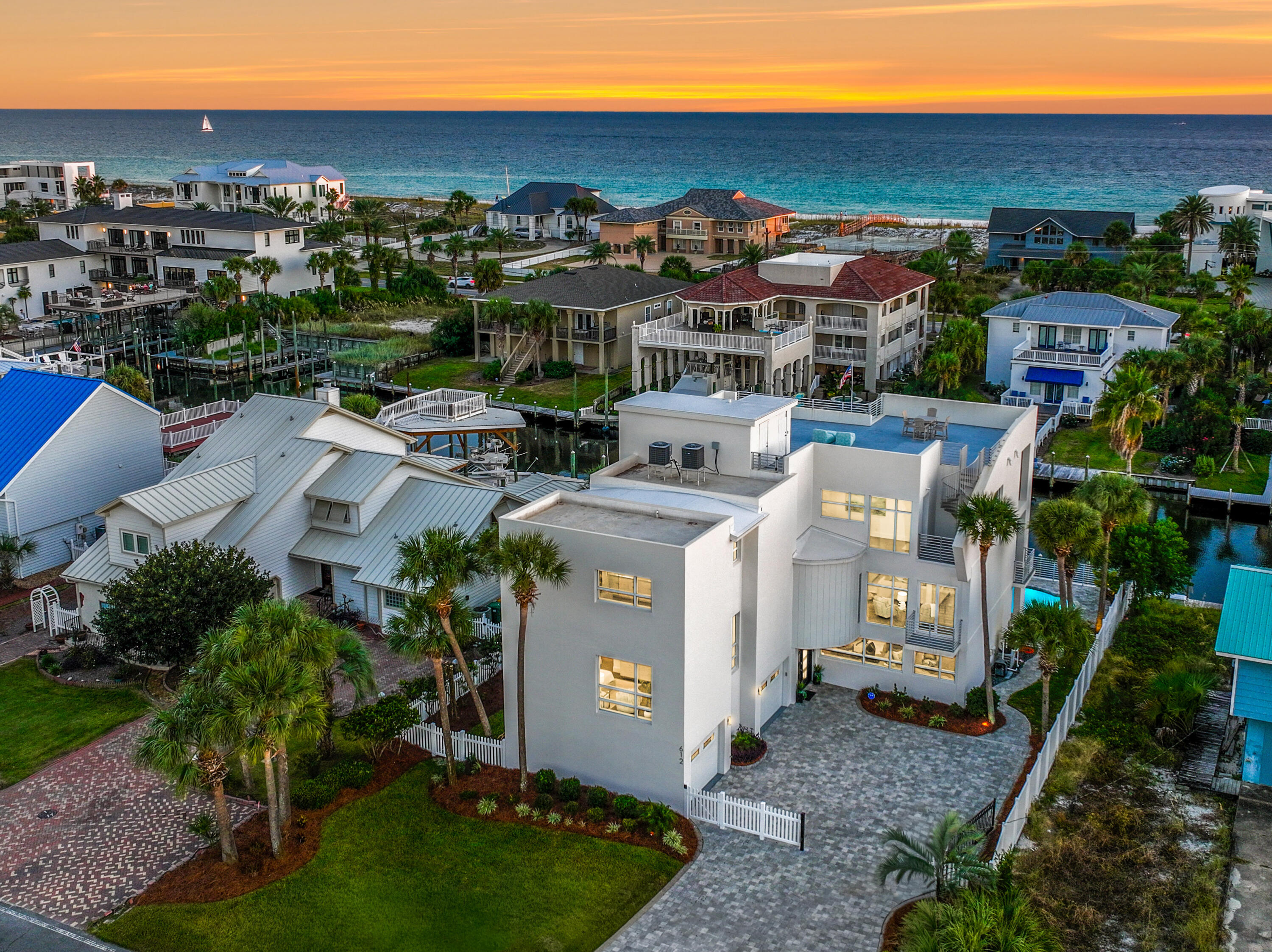 HOLIDAY ISLE - Residential