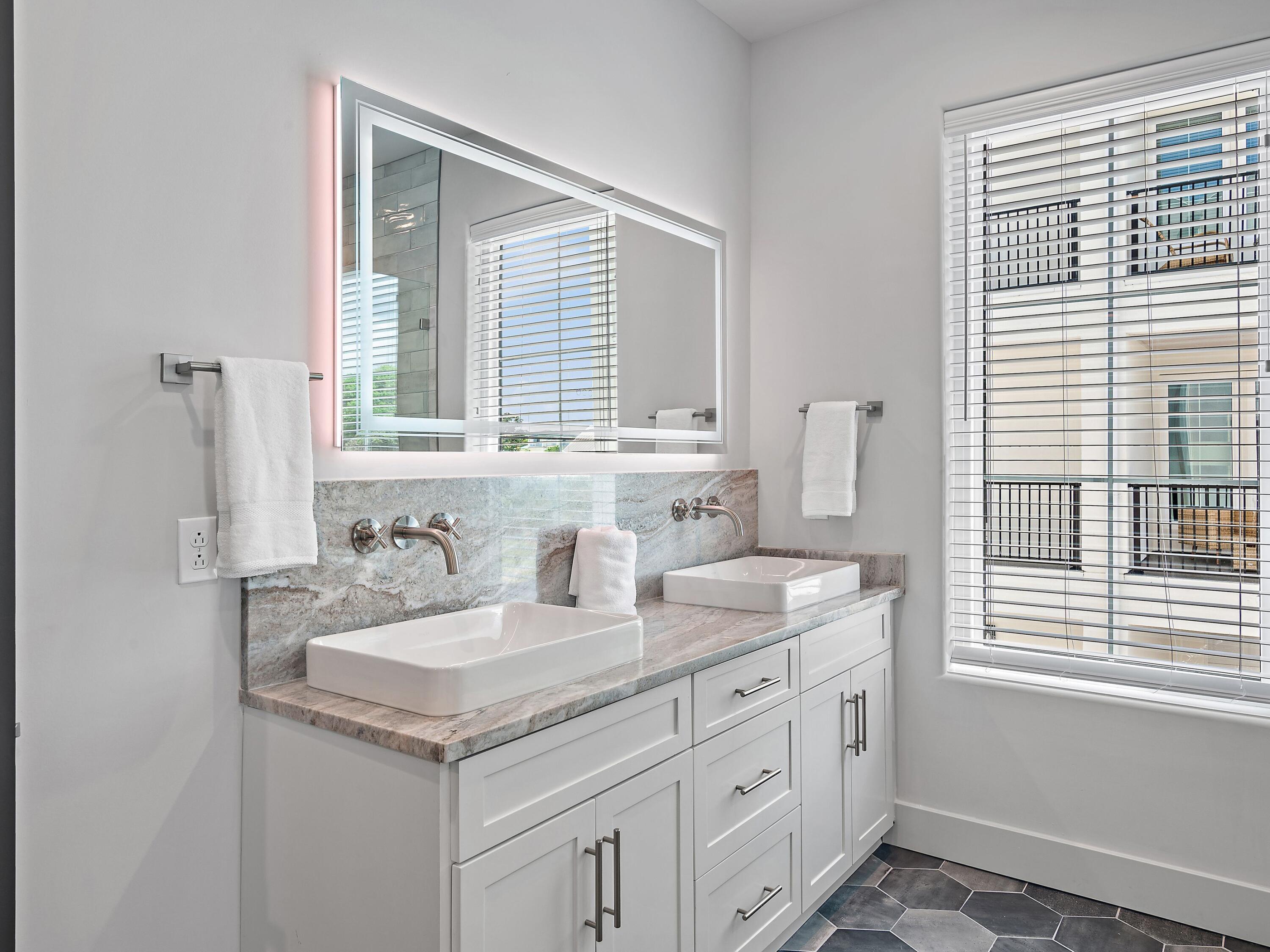 DeLuna Place Townhomes - Residential