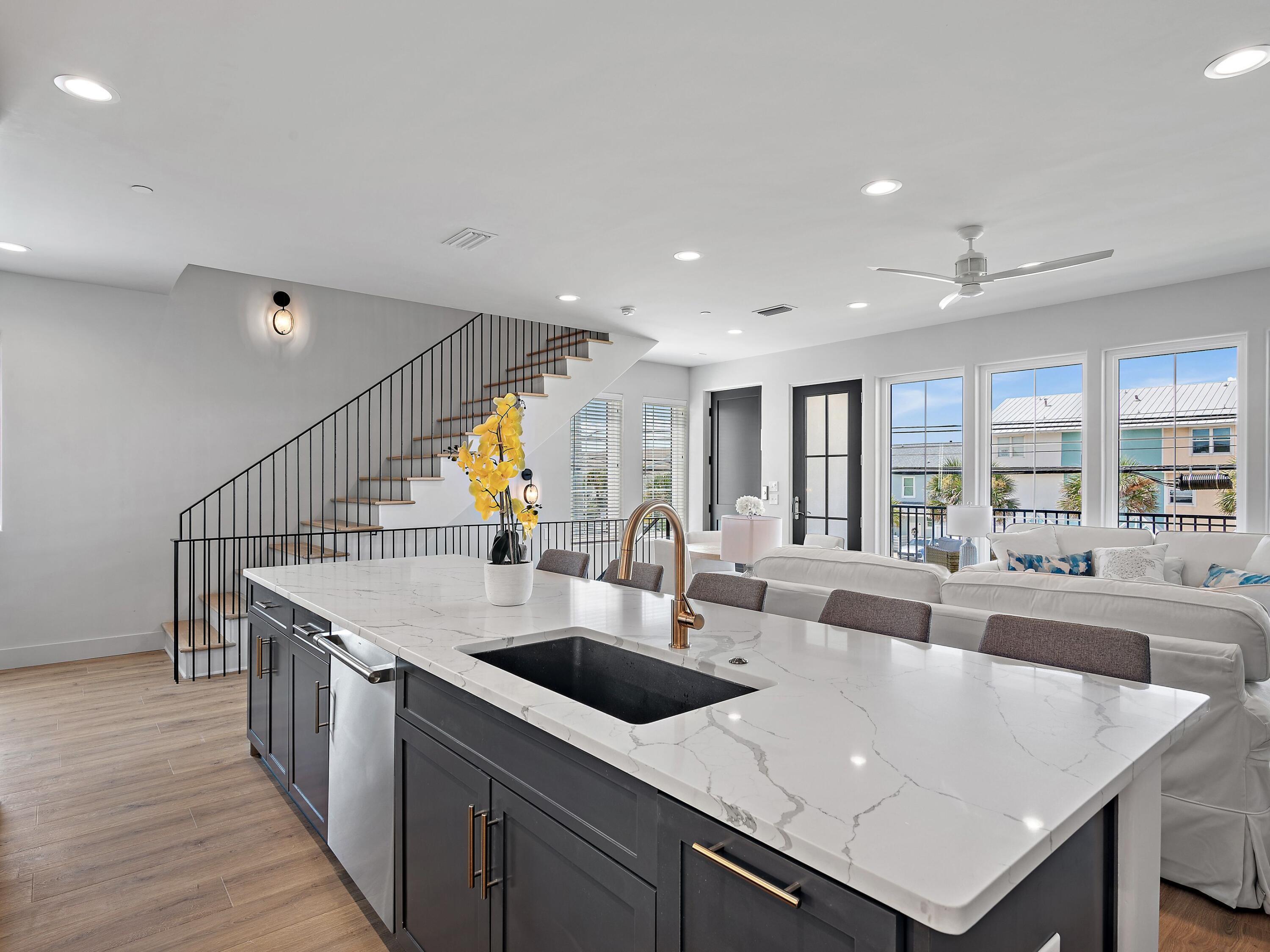 DeLuna Place Townhomes - Residential