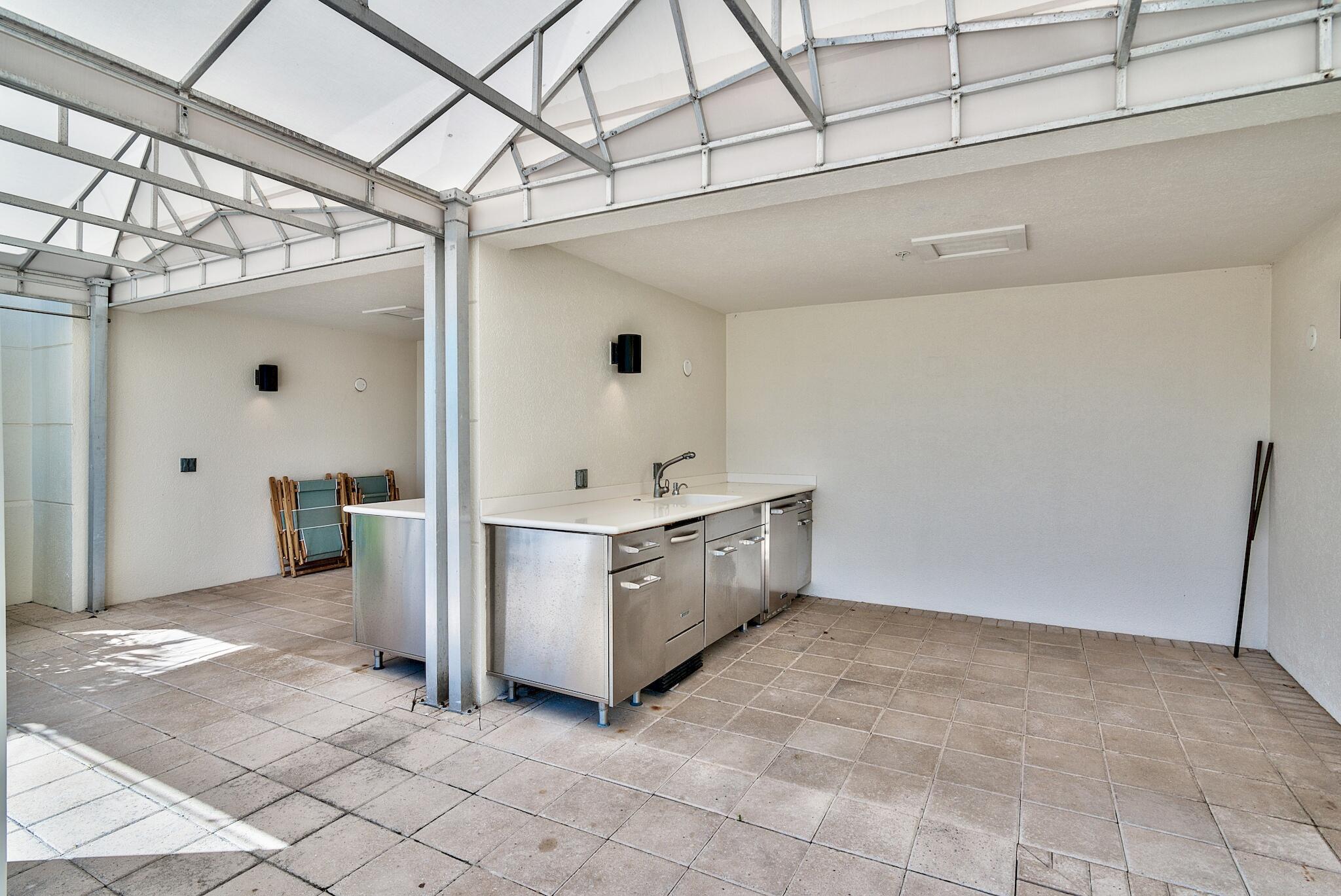 PARK PLACE ON SEAGROVE BEACH
#402 - Residential