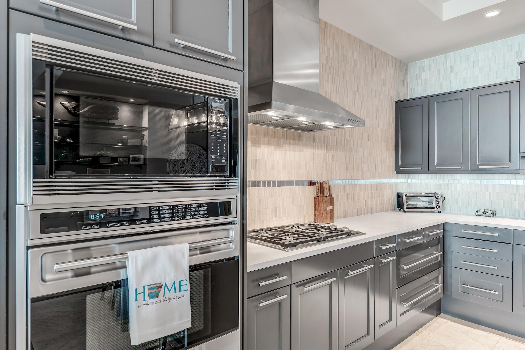 PARK PLACE ON SEAGROVE BEACH
#402 - Residential