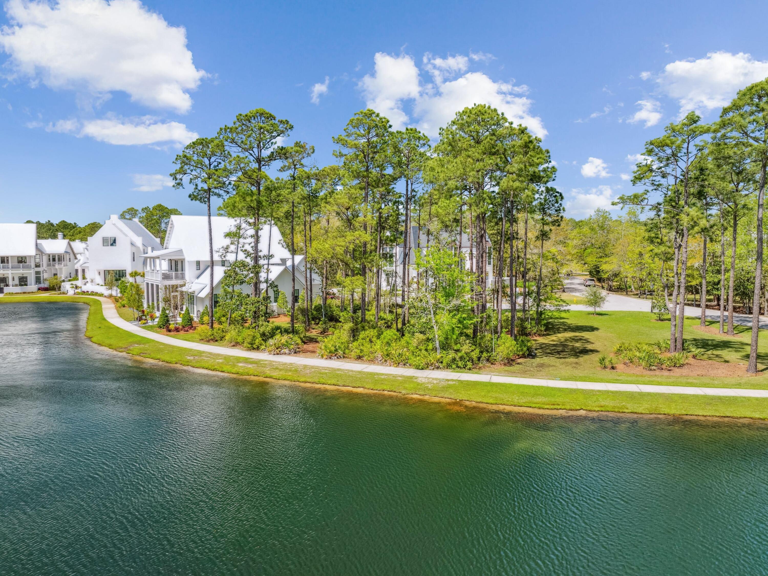 CHURCHILL OAKS - Land