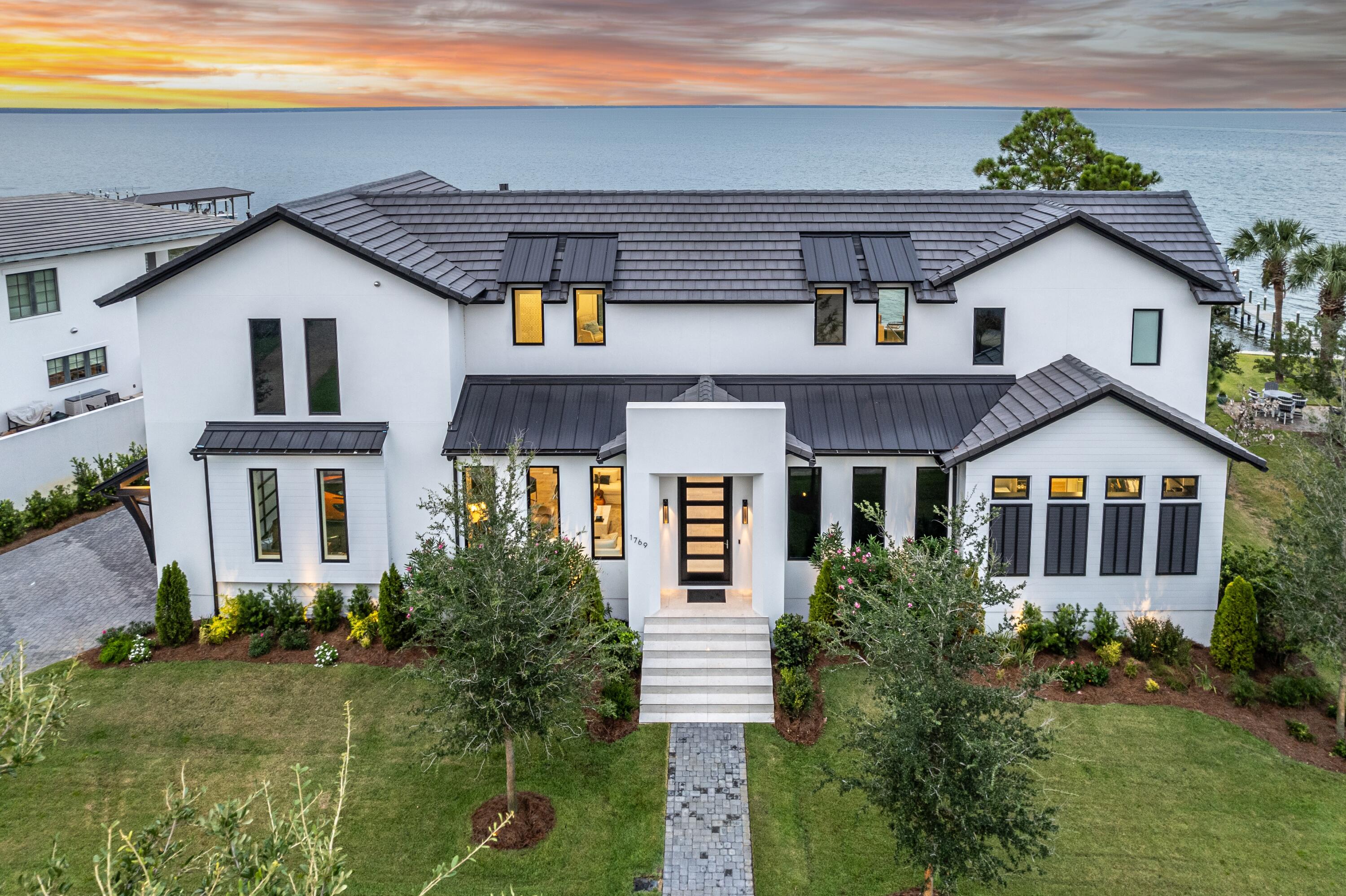 DRIFTWOOD ESTATES
GRAND COVE - Residential