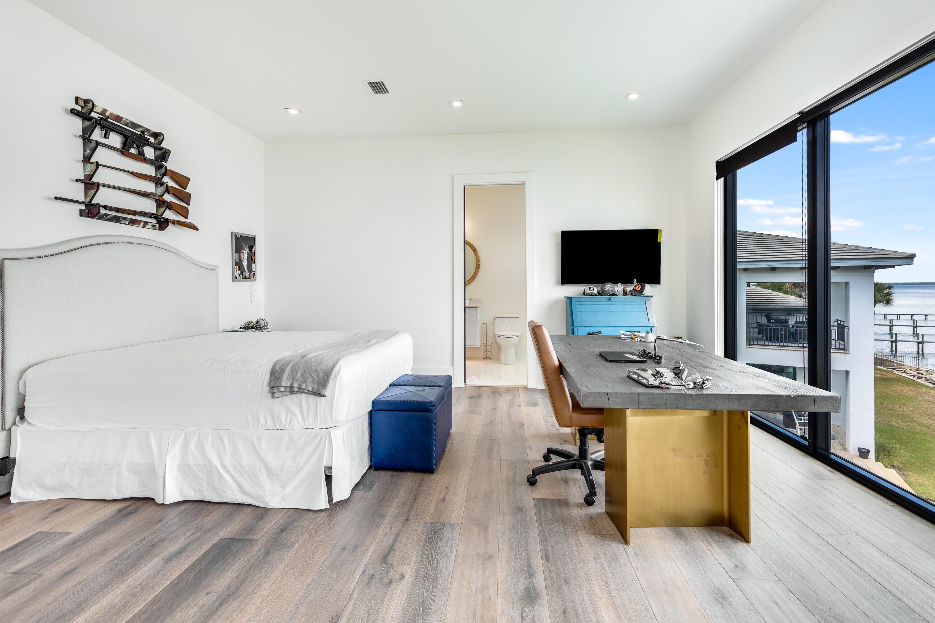 DRIFTWOOD ESTATES
GRAND COVE - Residential