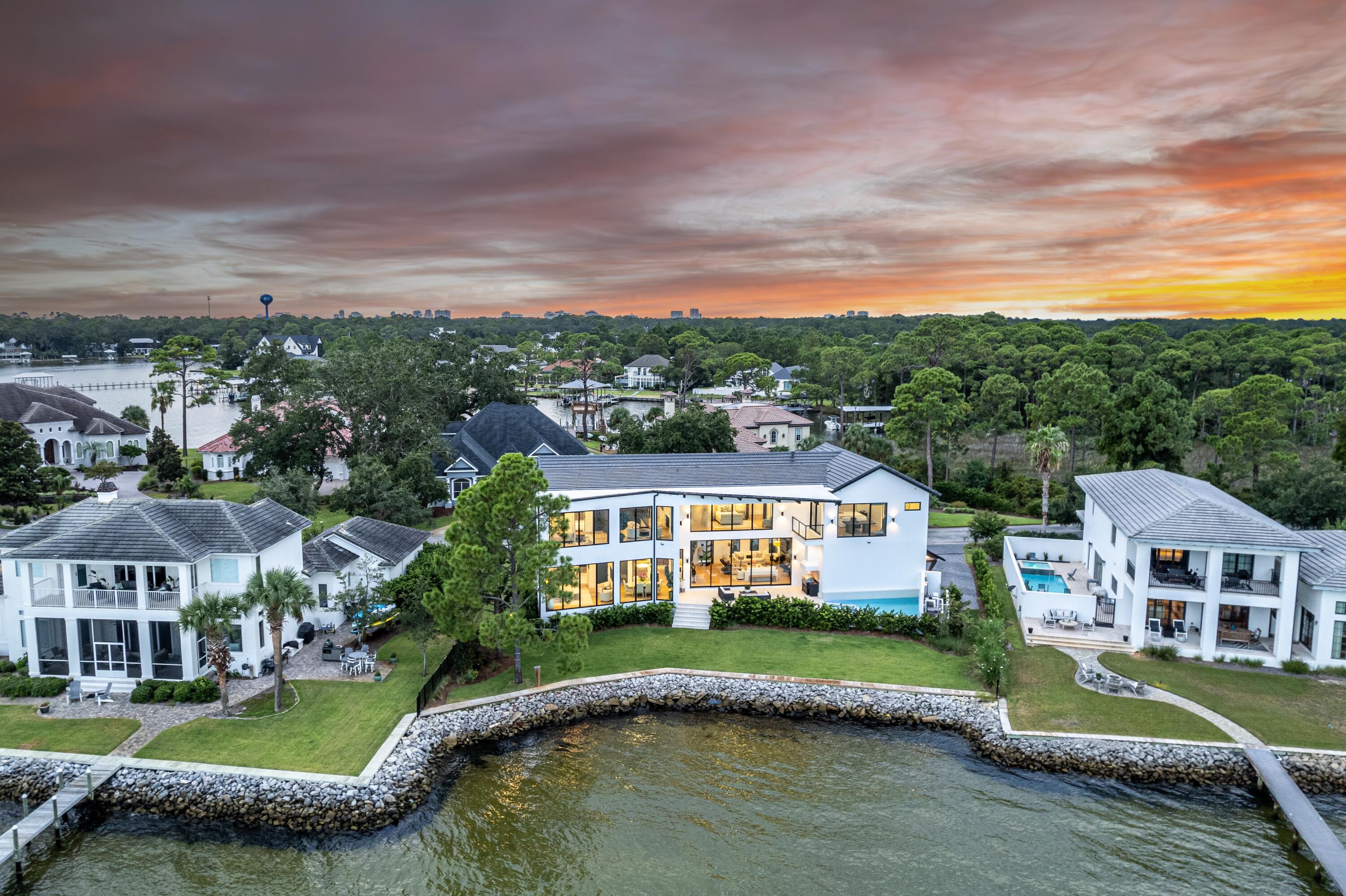DRIFTWOOD ESTATES
GRAND COVE - Residential
