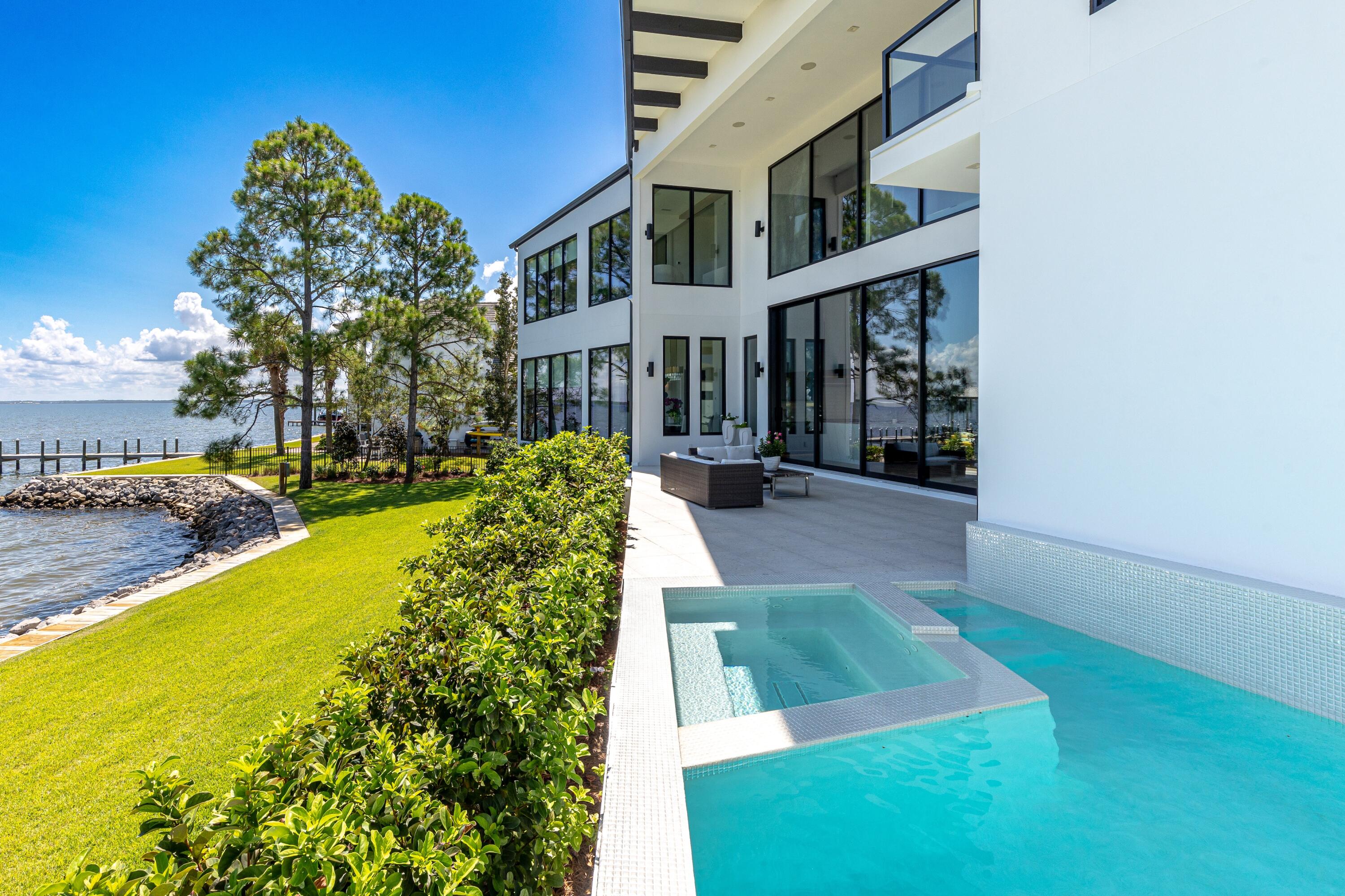 DRIFTWOOD ESTATES
GRAND COVE - Residential