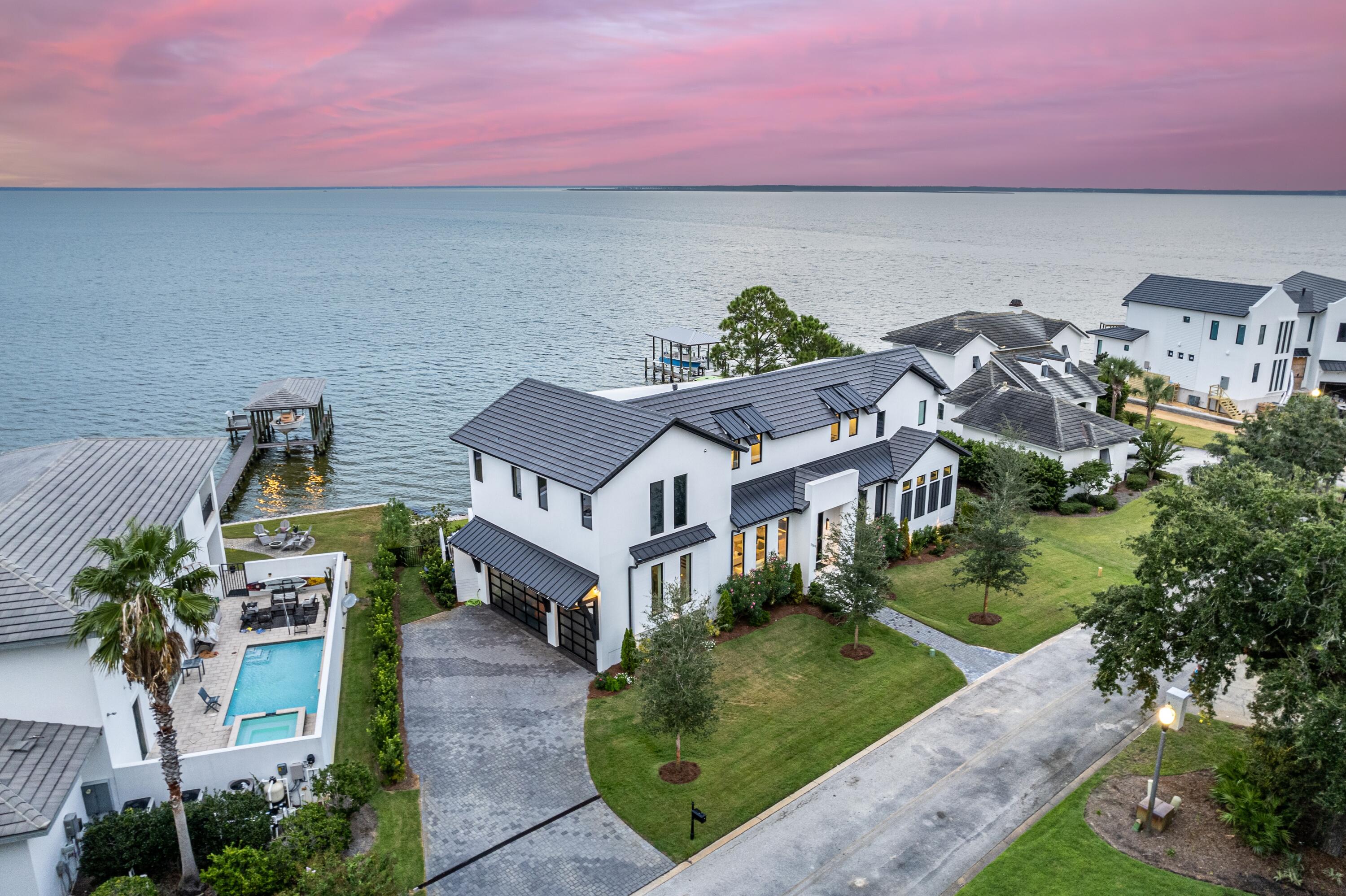 DRIFTWOOD ESTATES
GRAND COVE - Residential