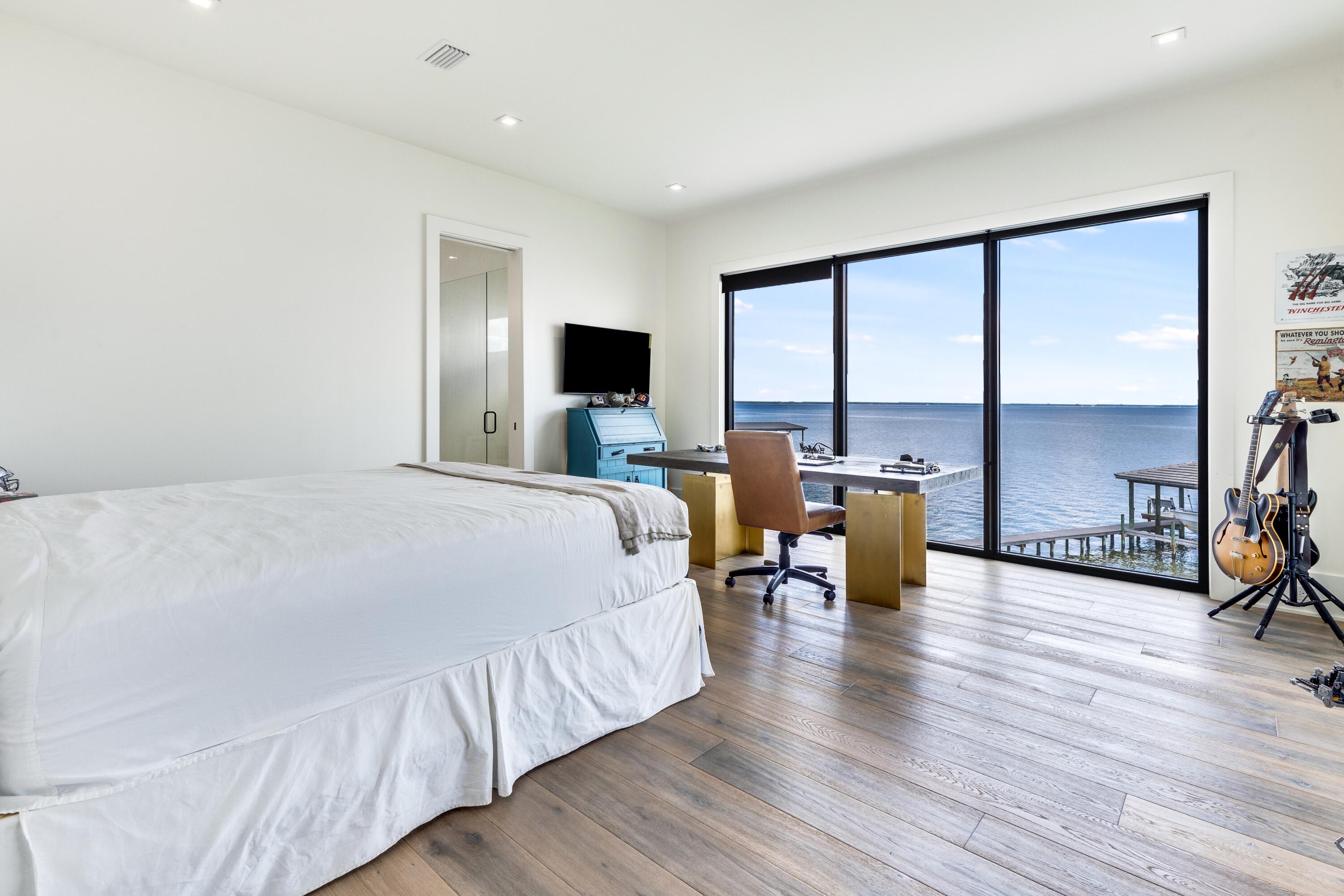DRIFTWOOD ESTATES
GRAND COVE - Residential